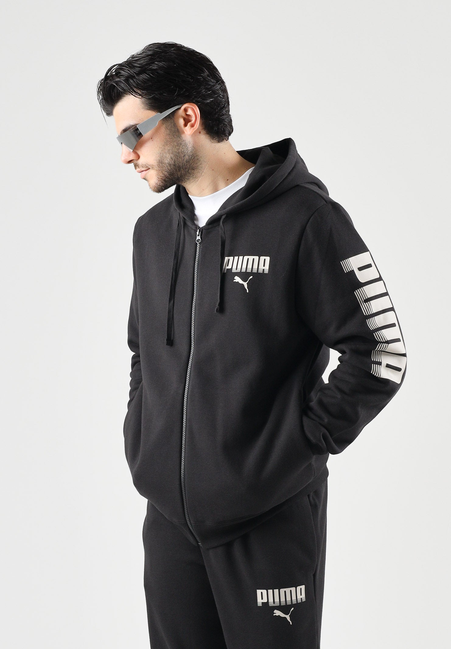 PUMA Tuta sportiva ESS HOODED SUIT nero da uomo con felpa zippata, cappuccio e pantaloni coordinati. 696906 01 PUMA 