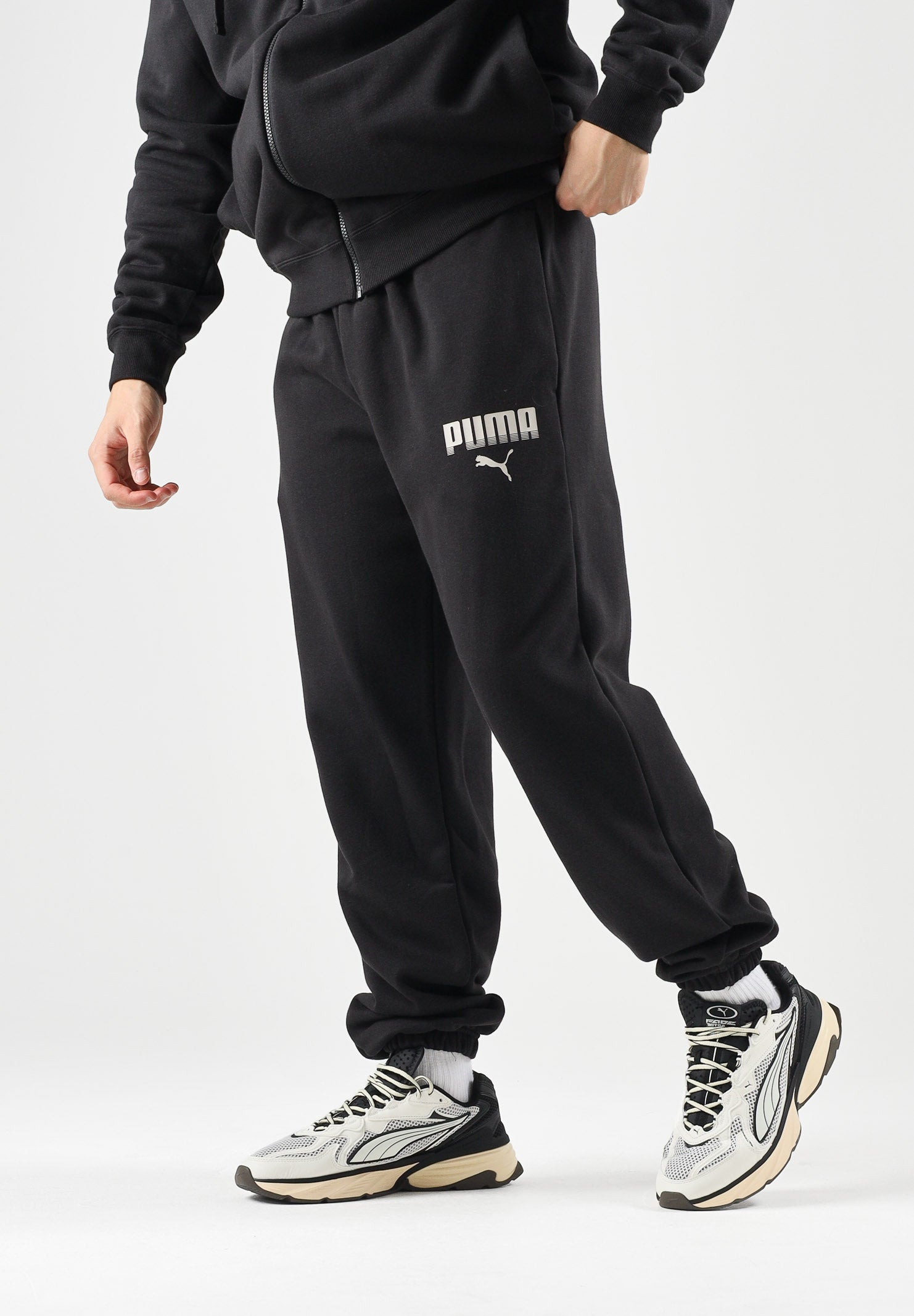 PUMA Tuta sportiva ESS HOODED SUIT nero da uomo con felpa zippata, cappuccio e pantaloni coordinati. 696906 01 PUMA 