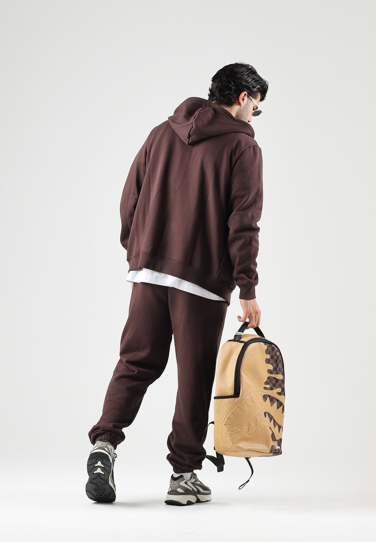 PUMA Tuta sportiva ESS HOODED SUIT marrone da uomo con giubbotto felpato zippato e pantaloni elastici. 696906 33 PUMA 