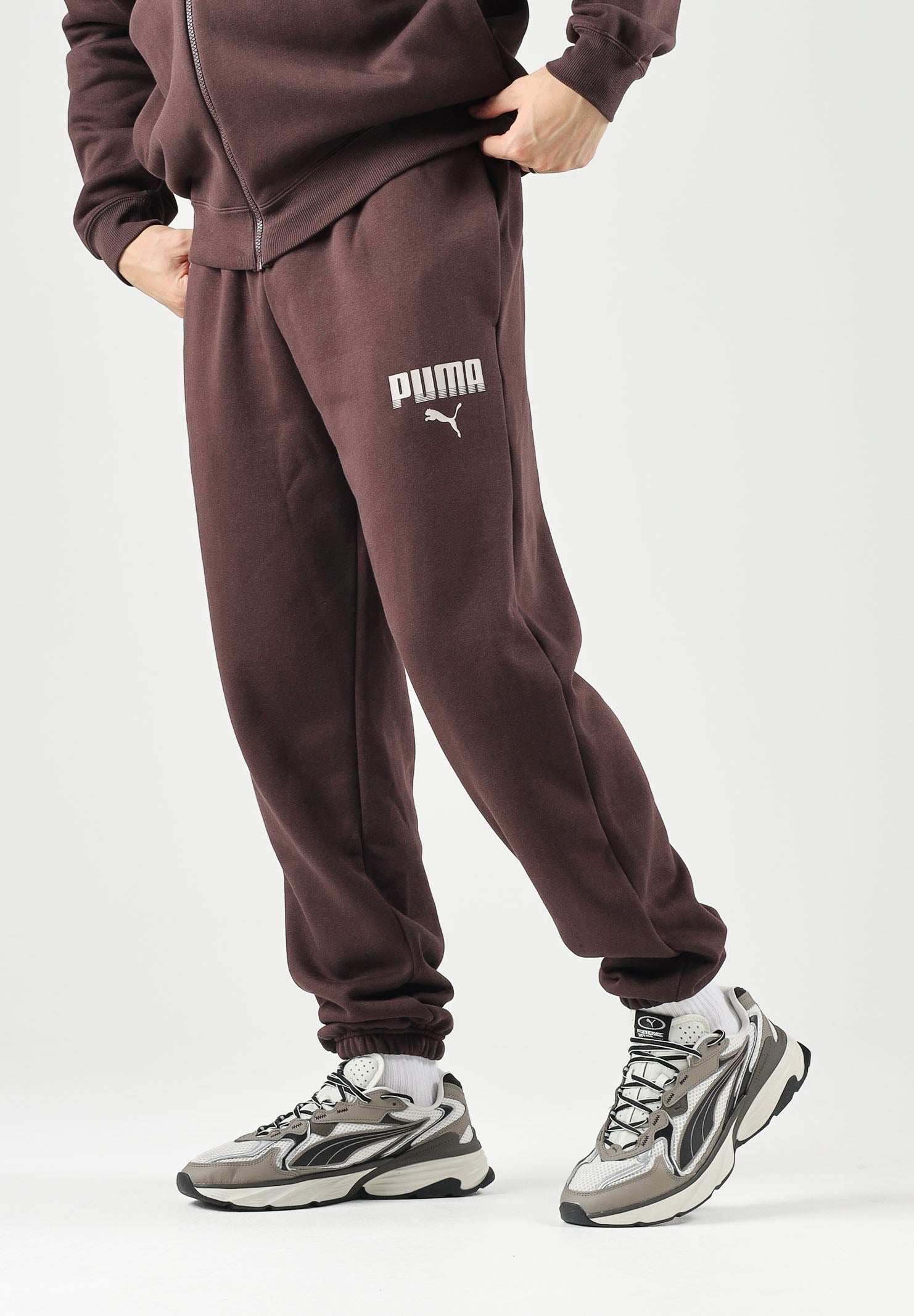 PUMA Tuta sportiva ESS HOODED SUIT marrone da uomo con giubbotto felpato zippato e pantaloni elastici. 696906 33 PUMA 