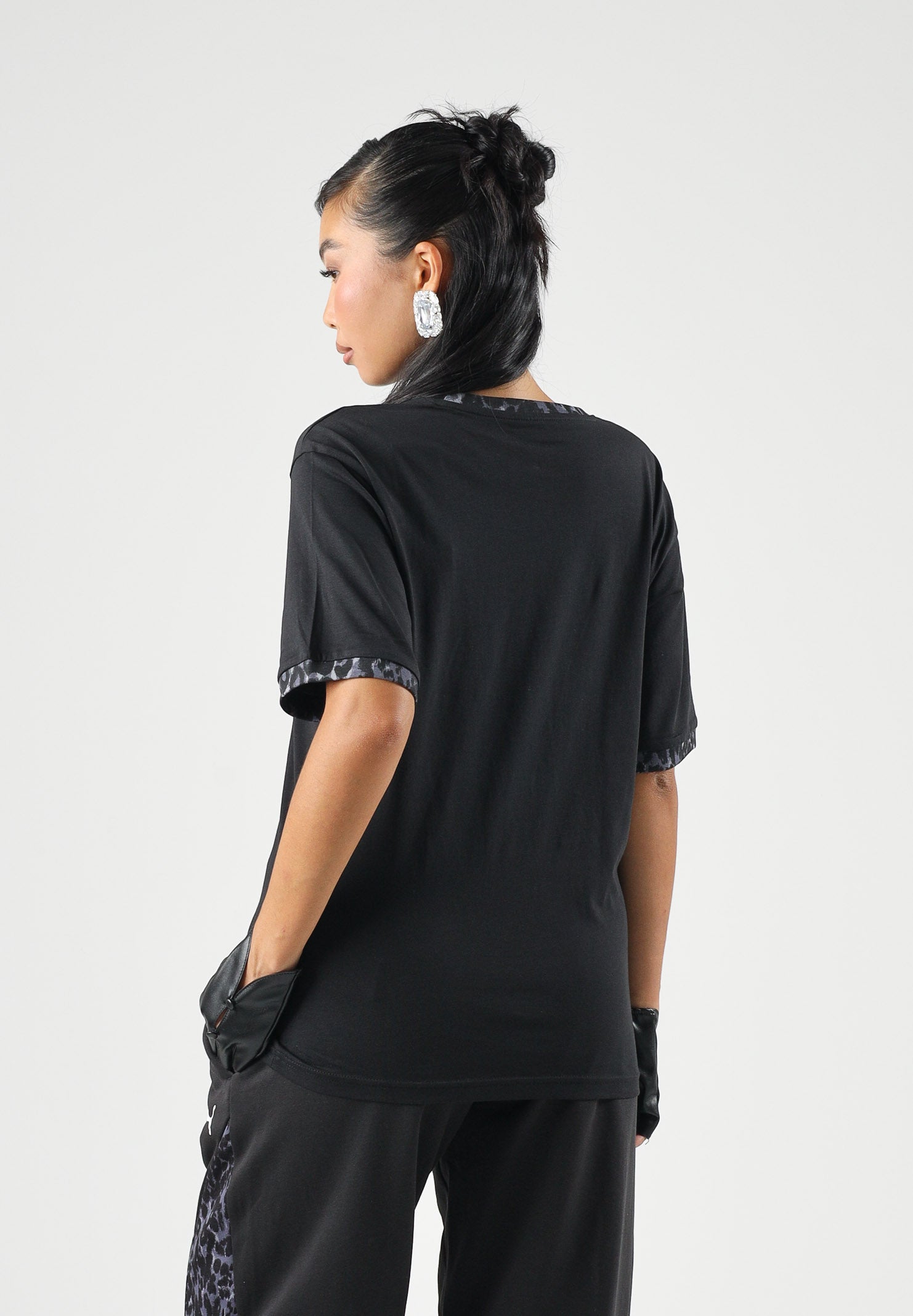 PUMA T-shirt manica corta DARE TO TEE nera da donna con nastro logo sulle maniche 697032 01 PUMA 