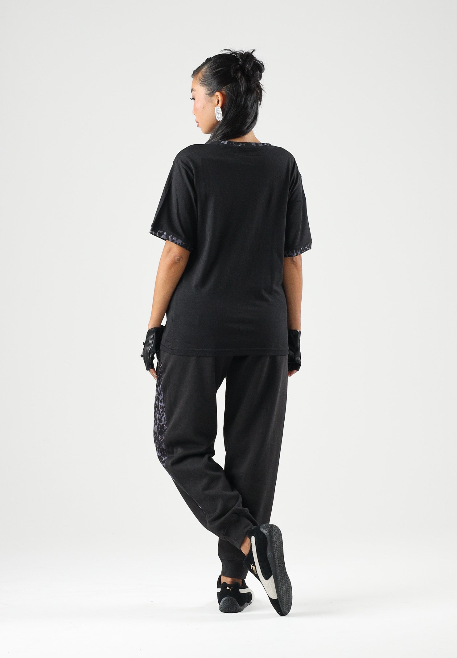 PUMA T-shirt manica corta DARE TO TEE nera da donna con nastro logo sulle maniche 697032 01 PUMA 