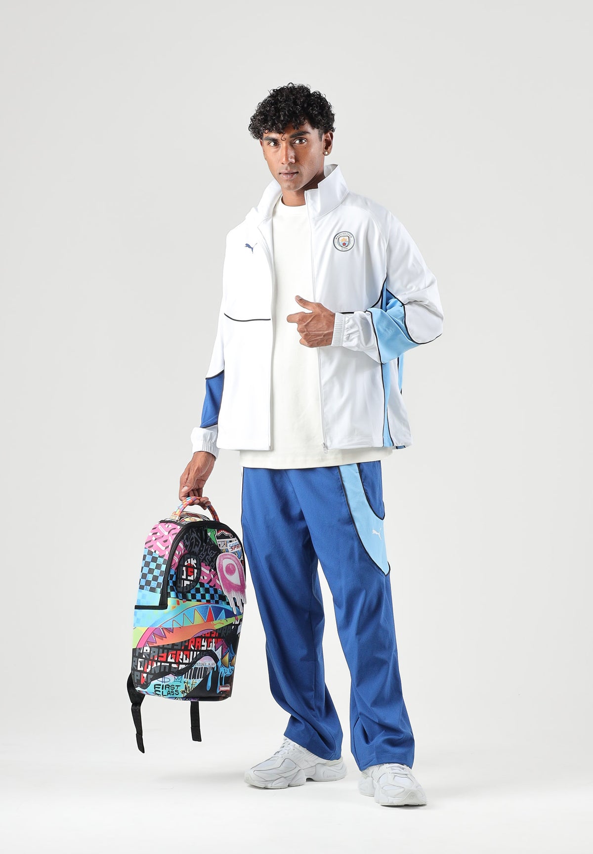 PUMA Giacca a vento  MANCHESTER CITY FC ICONIC  bianca per uomo con chiusura full-zip e stemma del club 786290 06 PUMA 
