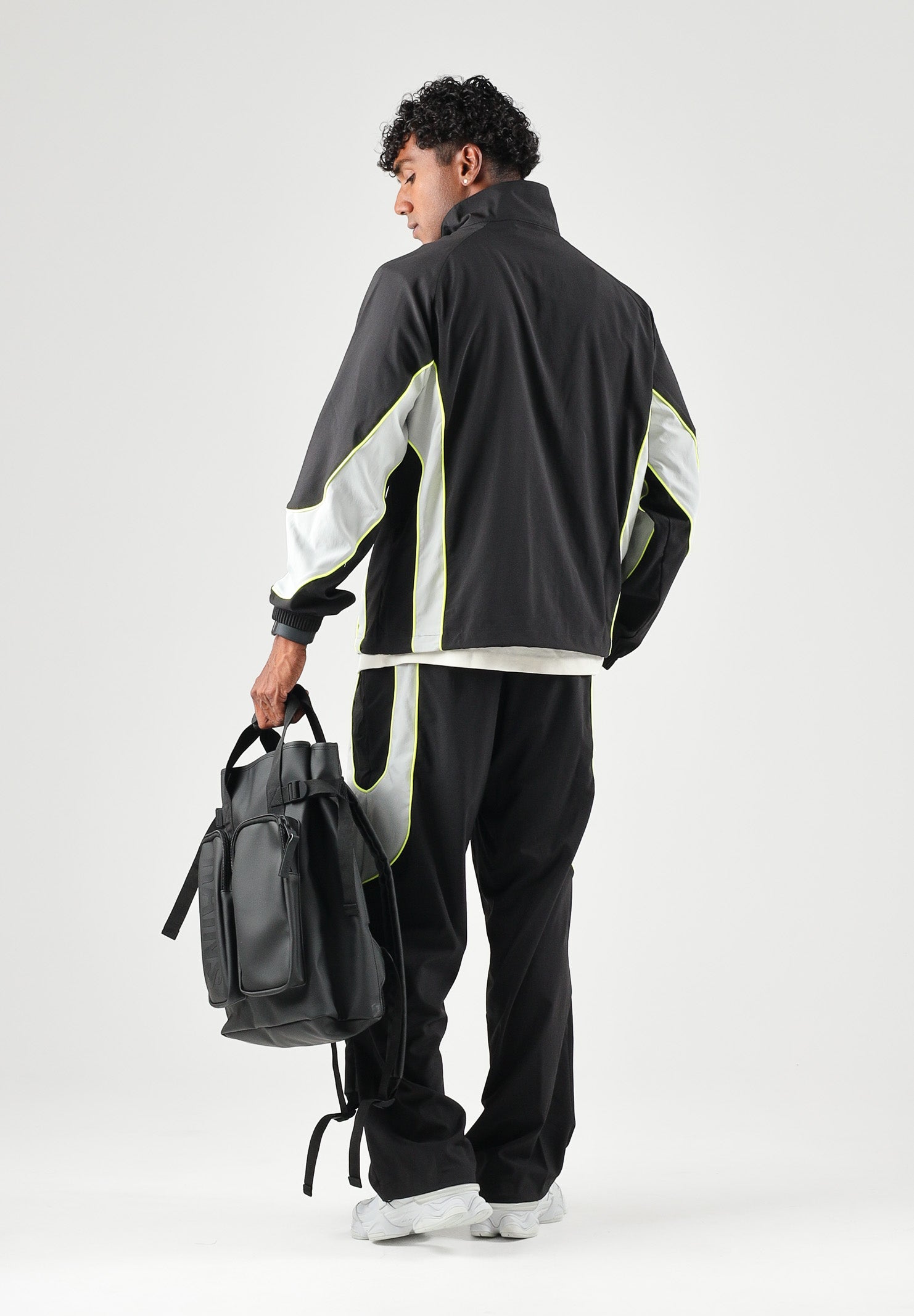 PUMA Pantaloni BORUSSIA DORTMUND PUMATECH-X neri per uomo con inserti laterali grigi a contrasto 786363 11 PUMA 