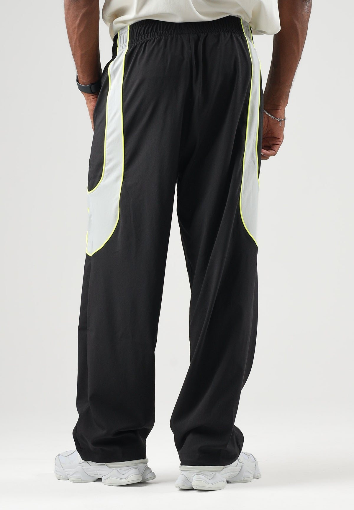 PUMA Pantaloni BORUSSIA DORTMUND PUMATECH-X neri per uomo con inserti laterali grigi a contrasto 786363 11 PUMA 