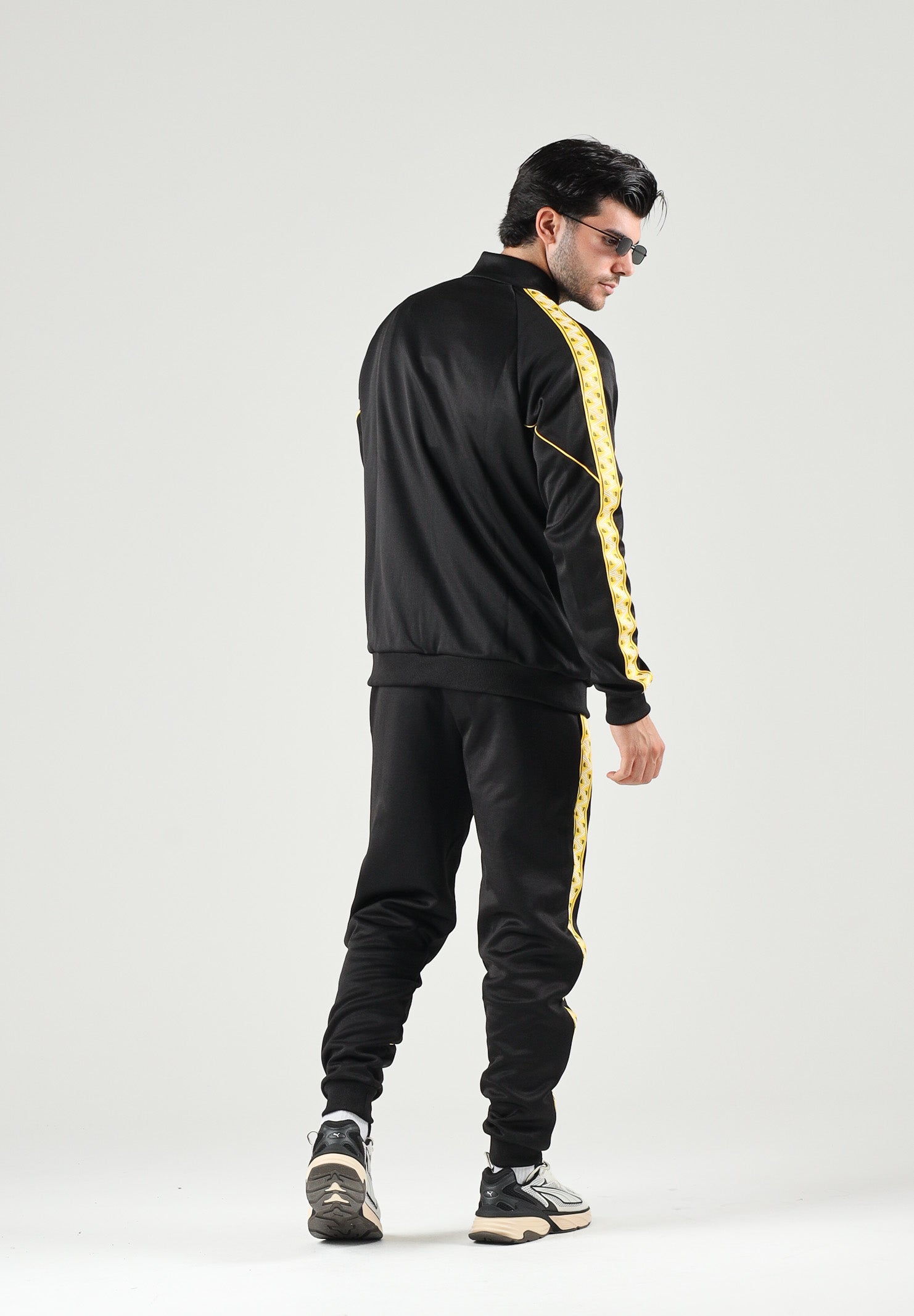 PUMA Felpa con zip BORUSSIA DORTMUND  nero da uomo con dettagli gialli e stemma del club. 786491 07 PUMA 
