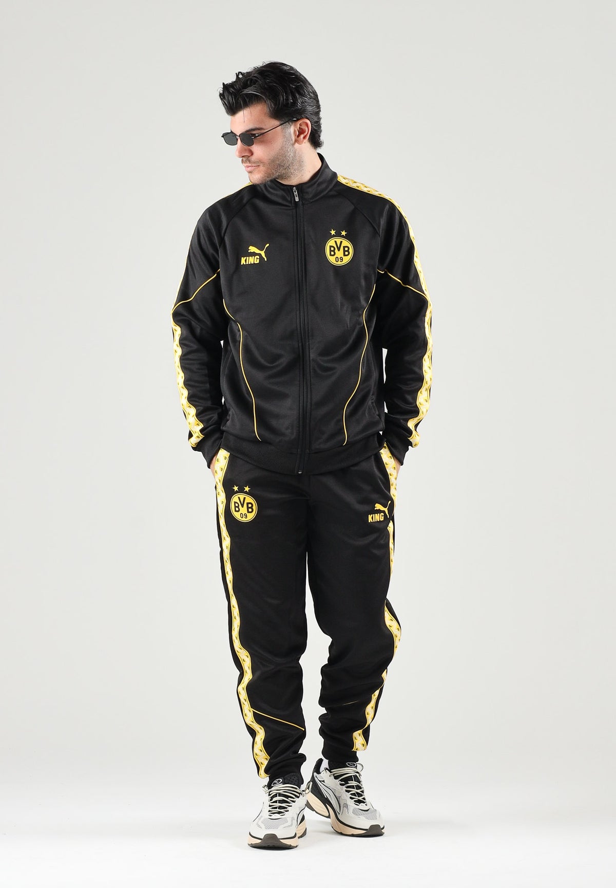 PUMA Pantaloni BORUSSIA DORTMUND TRACK PANTS nero da uomo con bande laterali gialle e caviglie elasticizzate. 786492 07 PUMA 