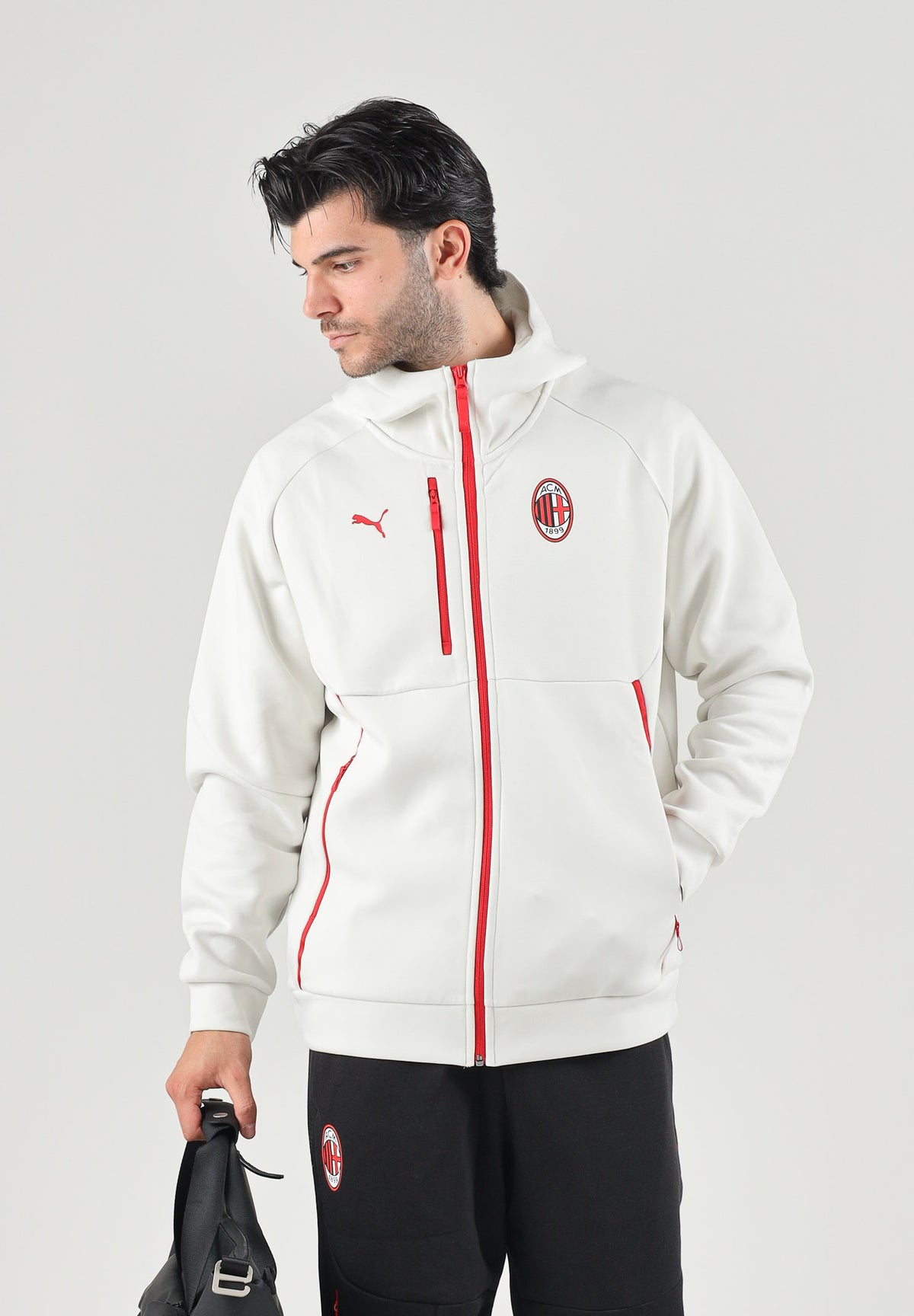 PUMA Felpa AC MILAN TRAVEL HOODIE panna da uomo con cappuccio integrato e zip rosse a contrasto. 786685 15 PUMA 