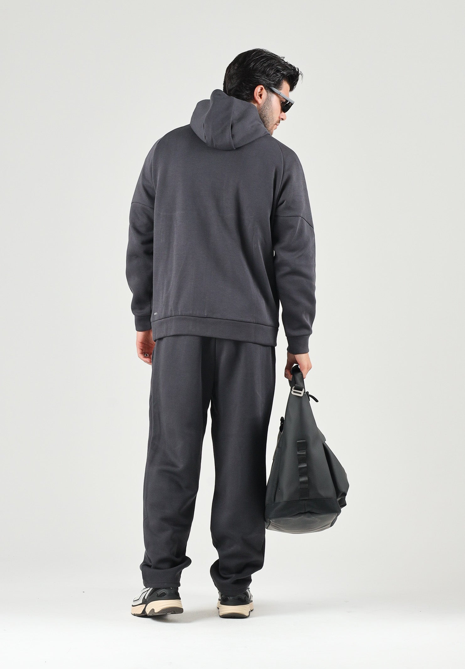 PUMA Felpa con zip AC MILAN TRAVEL HOODIE nero da uomo con cerniera e dettagli rossi a contrasto. 786685 20 PUMA 