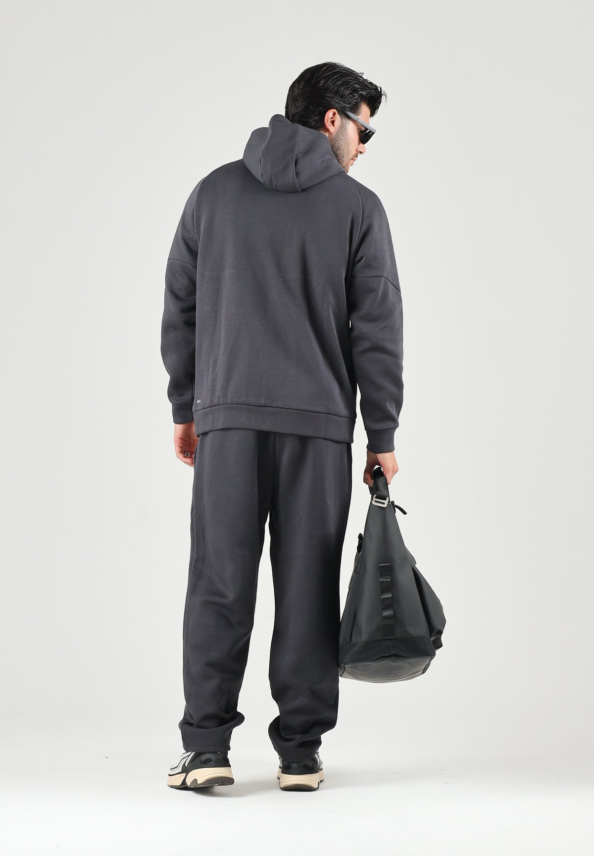PUMA Felpa con zip AC MILAN TRAVEL HOODIE nero da uomo con cerniera e dettagli rossi a contrasto. 786685 20 PUMA 