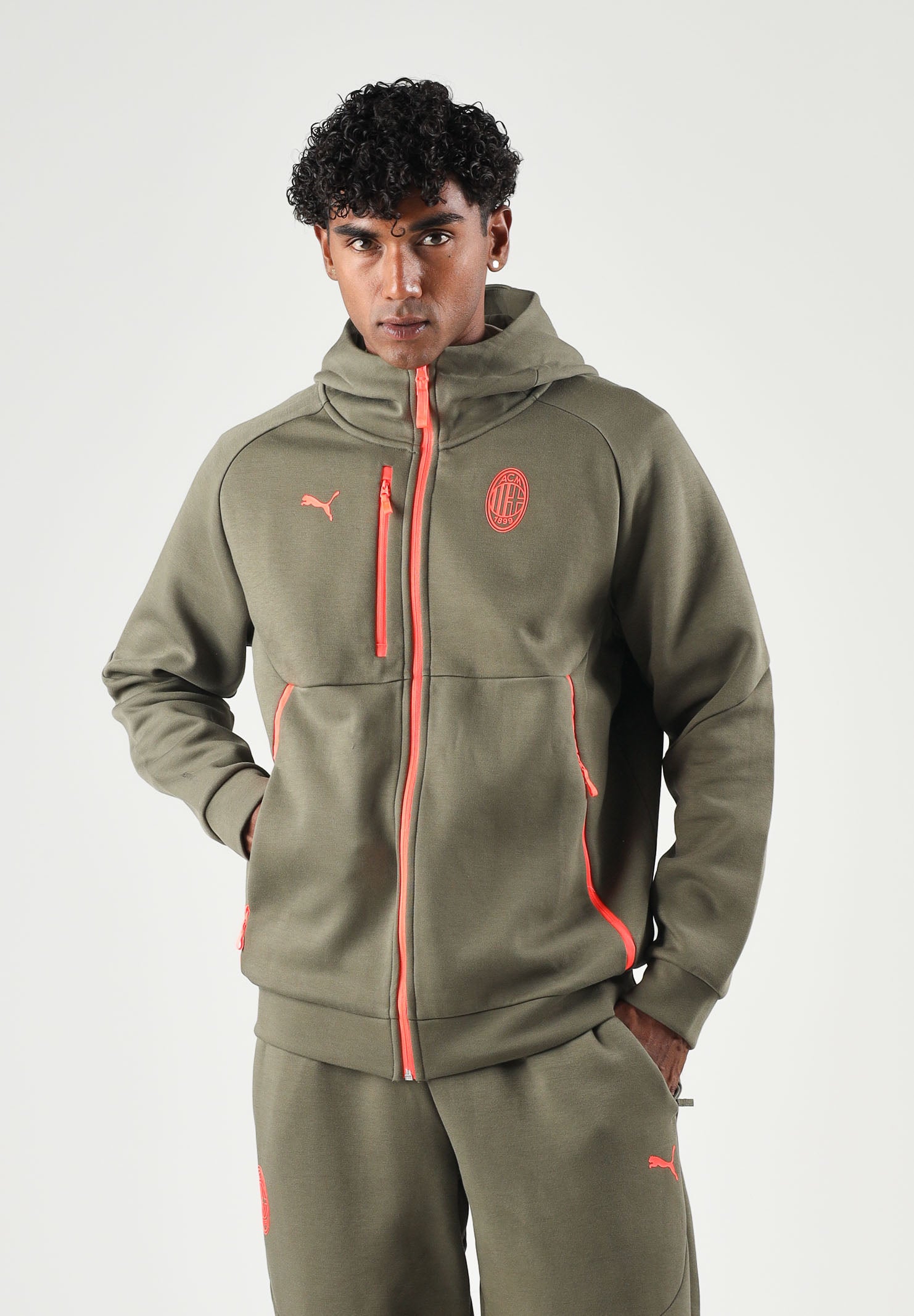 PUMA Felpa con zip  AC MILAN TRAVEL HOODIE verde da uomo con profili arancioni 786685 21 PUMA 