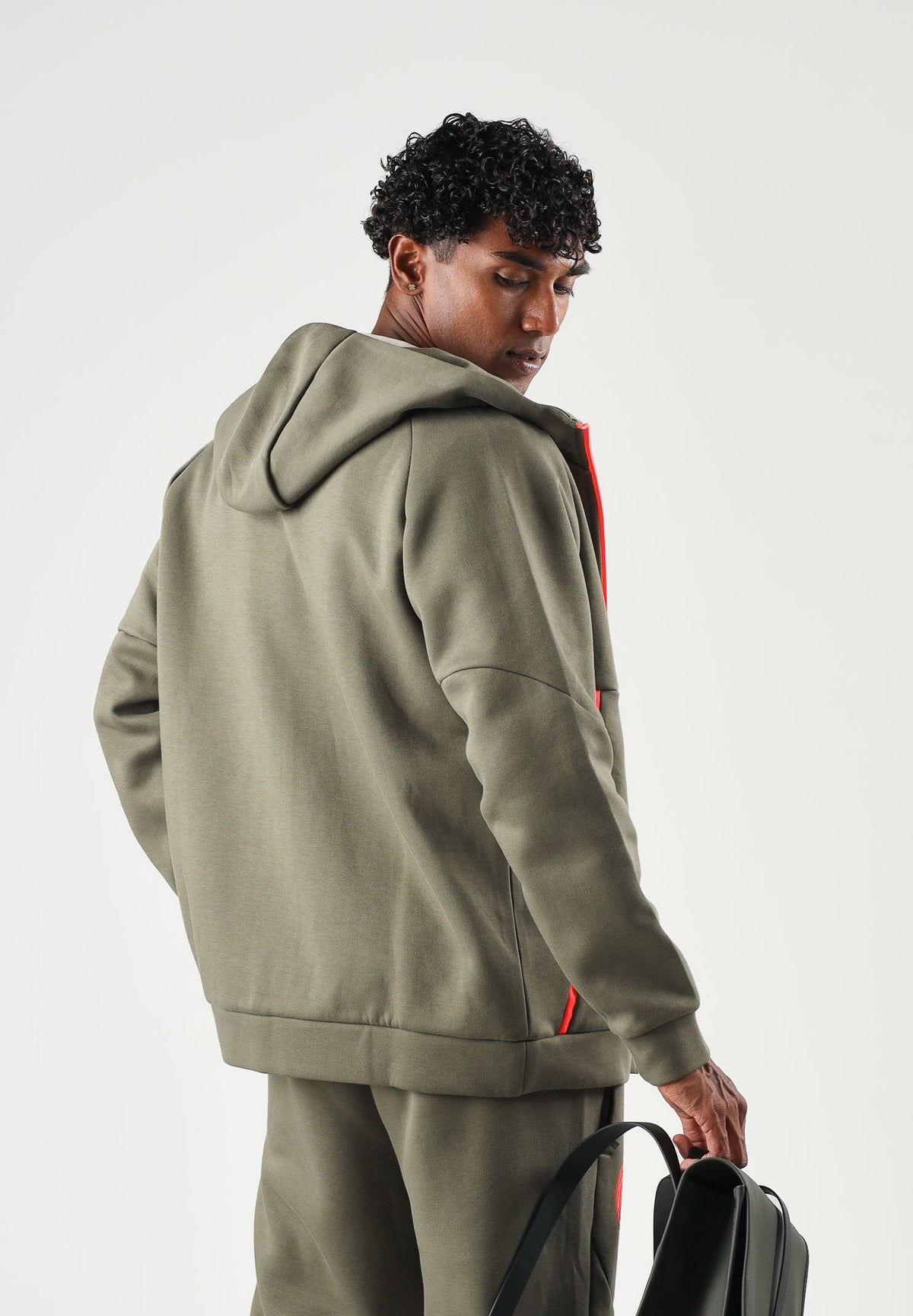 PUMA Felpa con zip  AC MILAN TRAVEL HOODIE verde da uomo con profili arancioni 786685 21 PUMA 