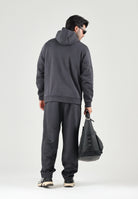 PUMA Pantaloni AC MILAN TRAVEL PANTS nero da uomo con tasca zippata rossa a contrasto e stemma del club. 786686 20 PUMA 