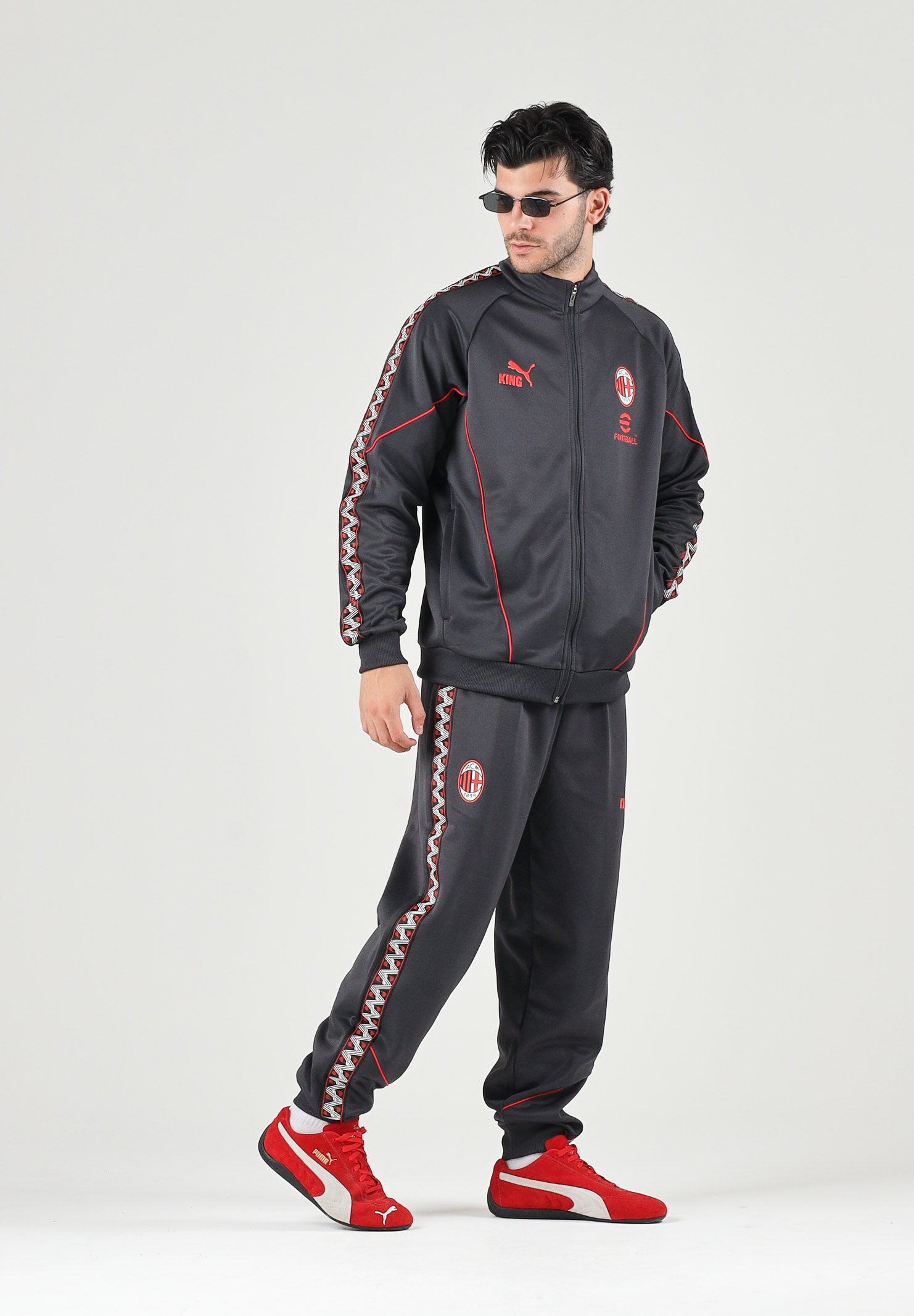 PUMA Felpa con zip  AC MILAN TRACK JACKET nero da uomo con colletto alto e profili rossi. 786735 17 PUMA 