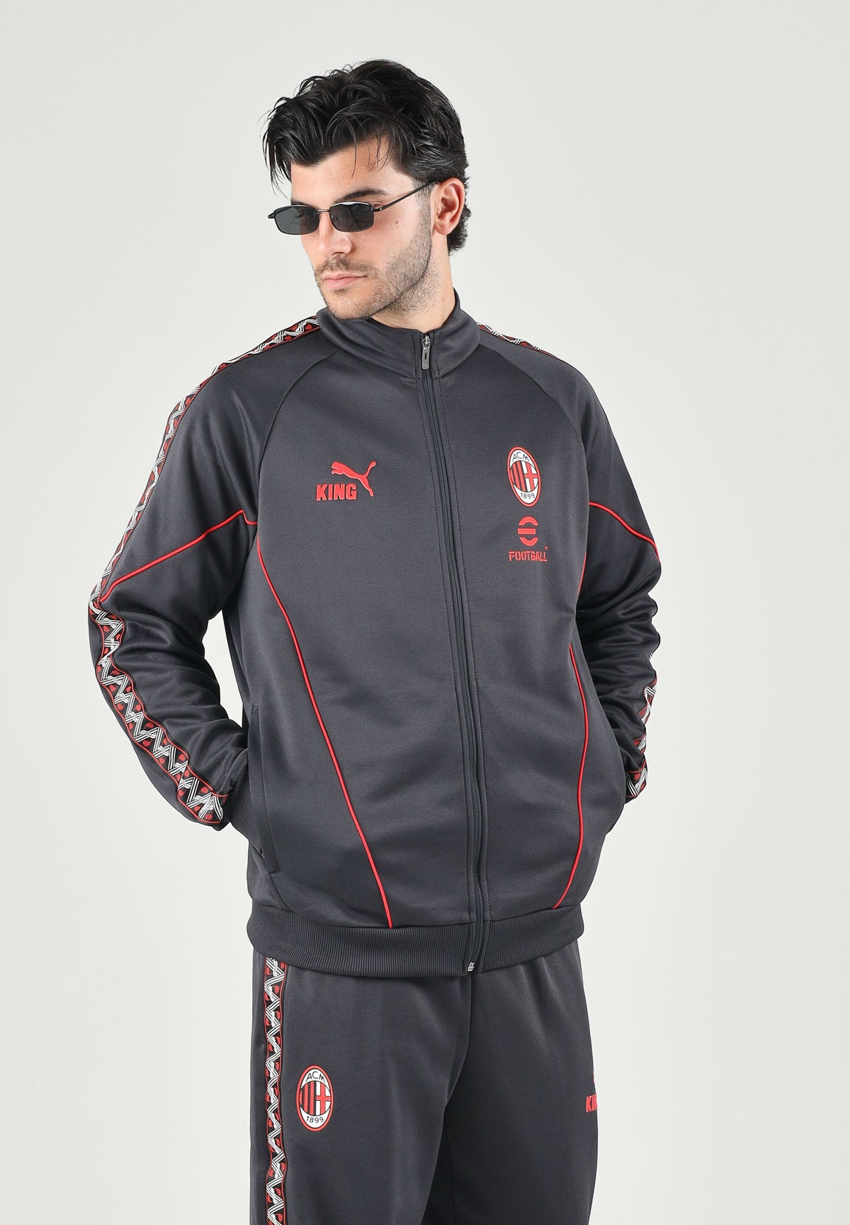 PUMA Felpa con zip  AC MILAN TRACK JACKET nero da uomo con colletto alto e profili rossi. 786735 17 PUMA 