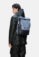 RAINS Zaino blue dusk per uomoo e donna con chiusura superiore arrotolabile e spallacci regolabili. RA14270 BL RAINS 