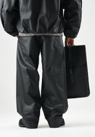RAINS Pantaloni HEAVY WOVEN PANTS WIDE neri per uomo e donna con gamba ampia, pieghe frontal. RA19180 BL RAINS 