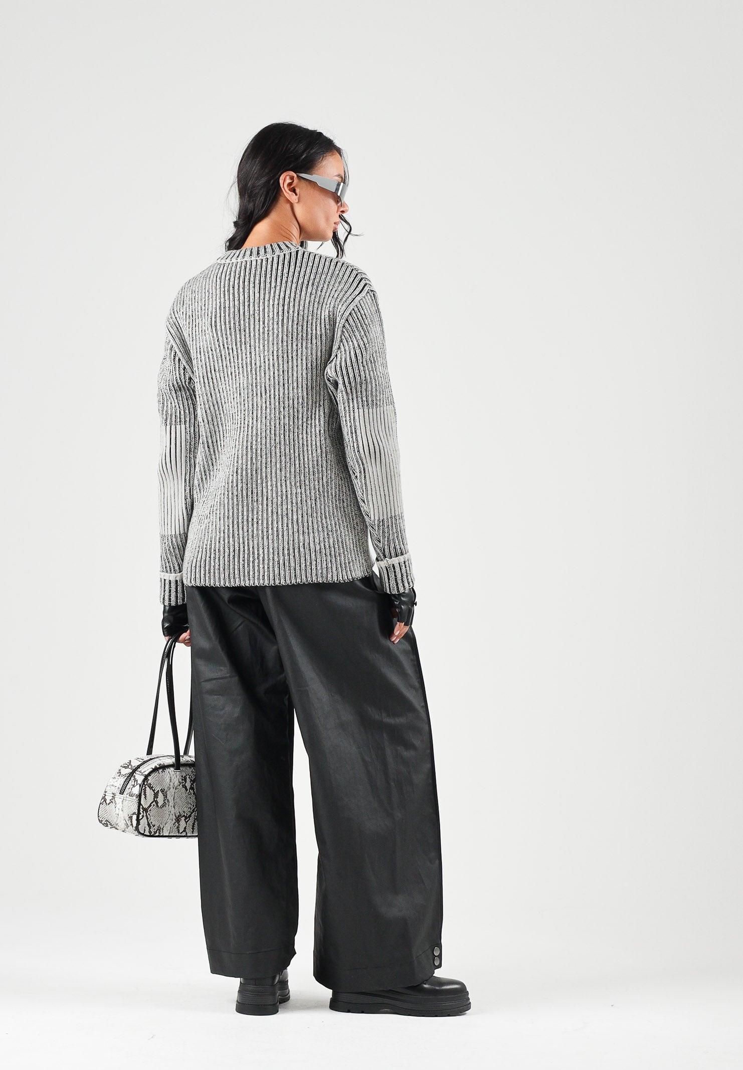RAINS Pantaloni HEAVY WOVEN PANTS WIDE neri per uomo e donna con gamba ampia, pieghe frontal. RA19180 BL RAINS 