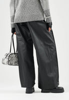 RAINS Pantaloni HEAVY WOVEN PANTS WIDE neri per uomo e donna con gamba ampia, pieghe frontal. RA19180 BL RAINS 