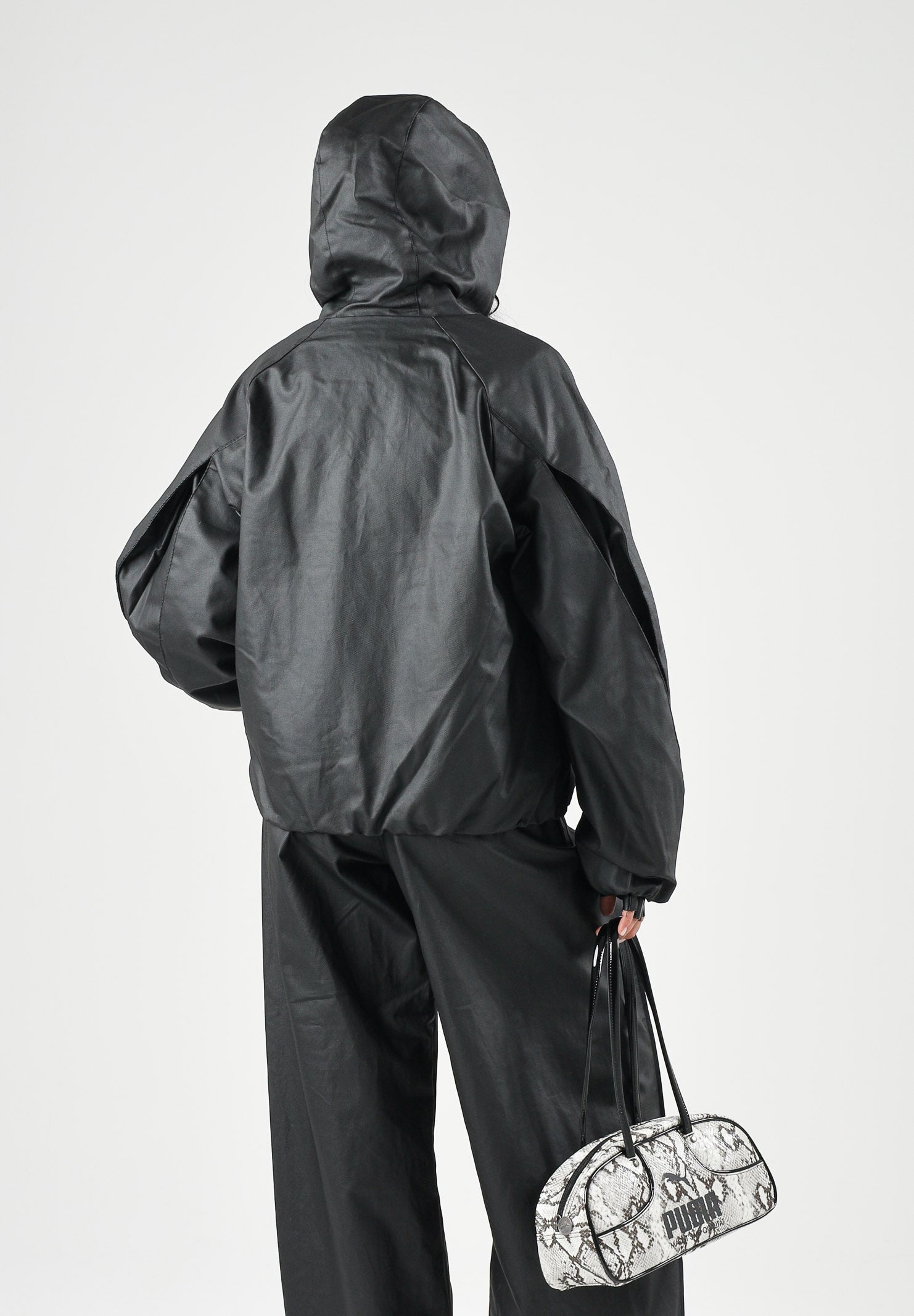 RAINS Giubbotto di pelle  HEAVY WOVEN JACKET nero per uomo e donna con cappuccio e maniche con pieghe strutturate RA19230 BL RAINS 