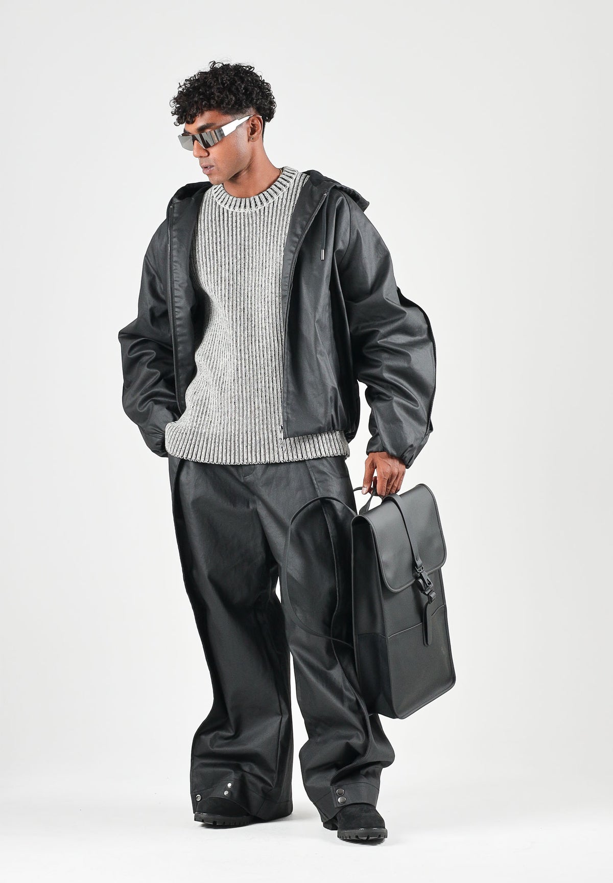RAINS Maglioncino girocollo  SAPA KNIT CREW NECK bianca e nera per uomo e donna con lavorazione a coste RA31000 VI RAINS 