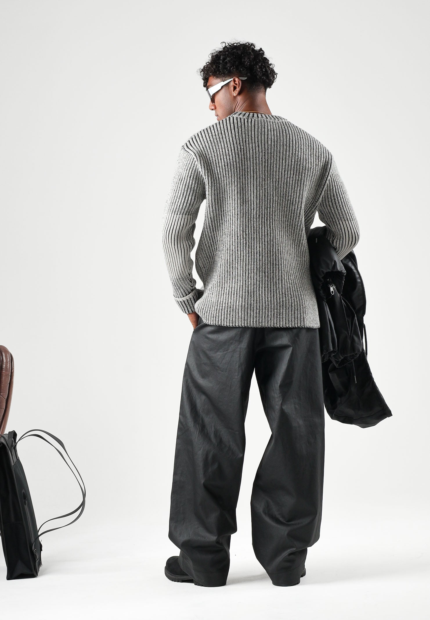 RAINS Maglioncino girocollo  SAPA KNIT CREW NECK bianca e nera per uomo e donna con lavorazione a coste RA31000 VI RAINS 
