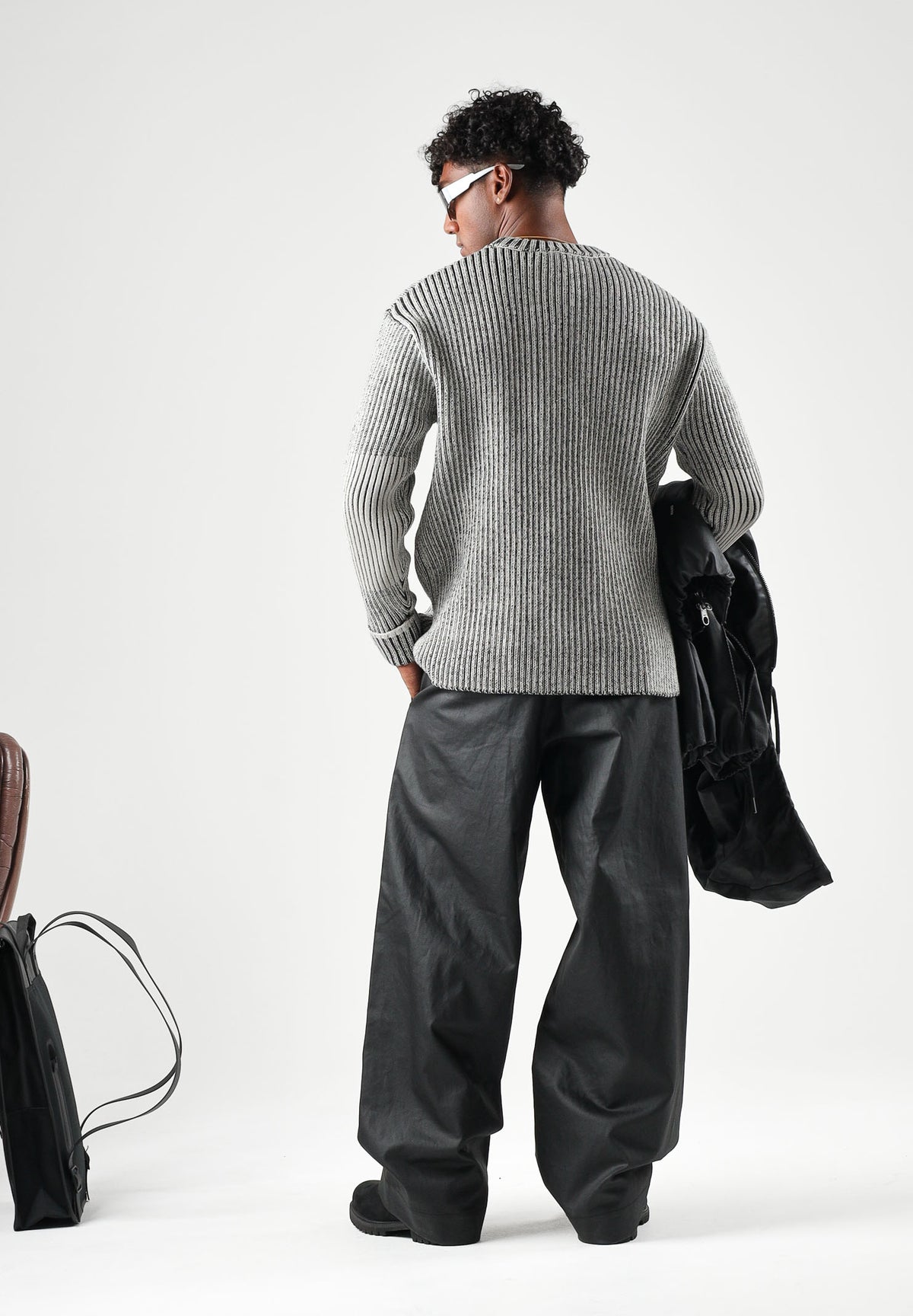 RAINS Maglioncino girocollo  SAPA KNIT CREW NECK bianca e nera per uomo e donna con lavorazione a coste RA31000 VI RAINS 