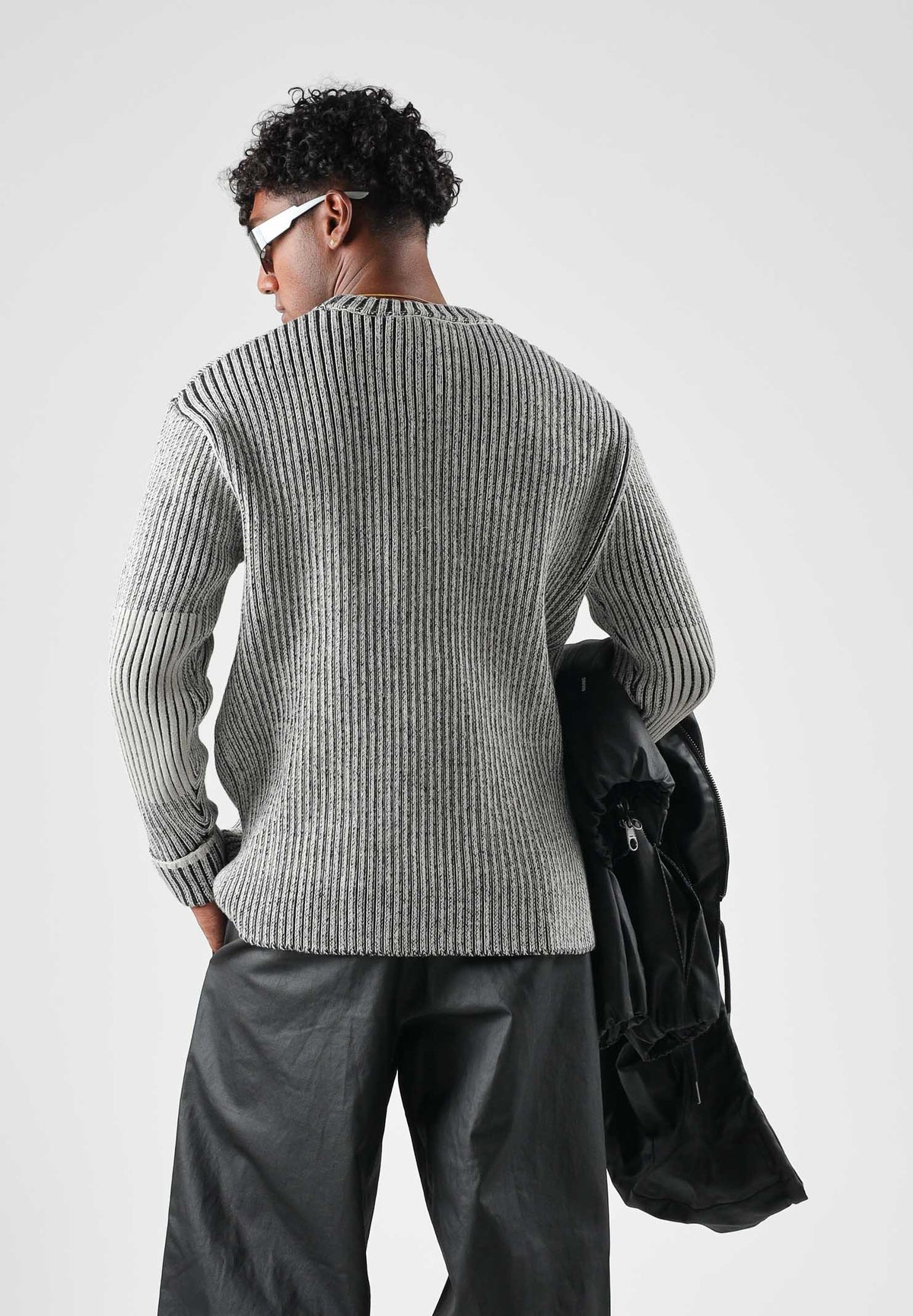 RAINS Maglioncino girocollo  SAPA KNIT CREW NECK bianca e nera per uomo e donna con lavorazione a coste RA31000 VI RAINS 