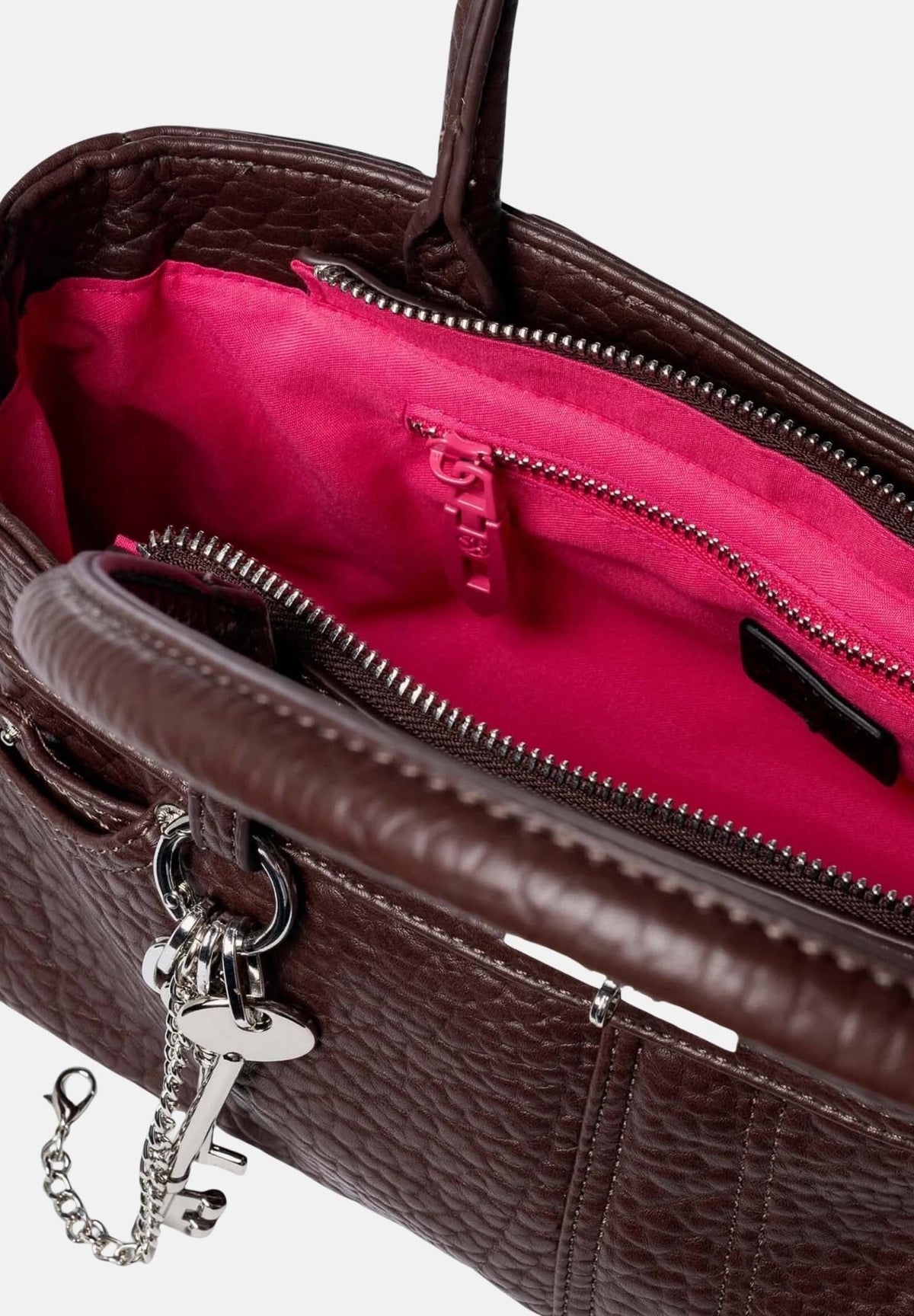 SECRET PON PON Borsa a mano YULIA Cocoa marrone scuro da donna, in ecopelle martellata, con doppi manici, tracolla regolabile e charm. YULIA CO SECRET PON PON 
