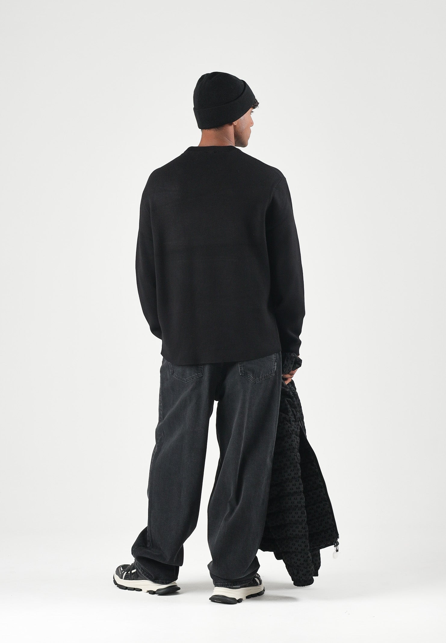 SELECTED HOMME Maglione nero per uomo con classico scollo rotondo e lavorazione a maglia fine. 16099570 BL SELECTED HOMME 