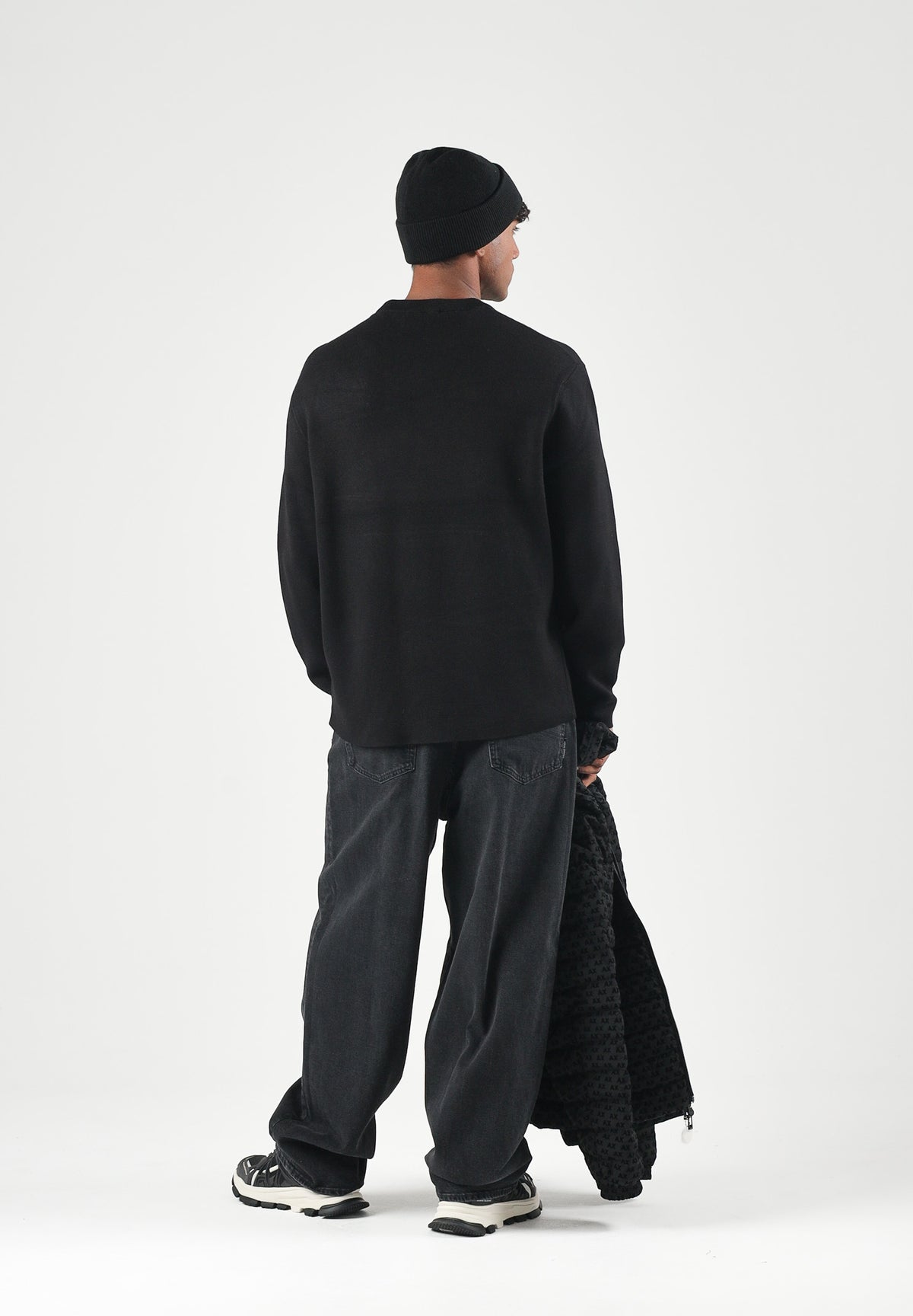 SELECTED HOMME Maglione nero per uomo con classico scollo rotondo e lavorazione a maglia fine. 16099570 BL SELECTED HOMME 