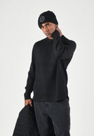 SELECTED HOMME Maglione nero per uomo con classico scollo rotondo e lavorazione a maglia fine. 16099570 BL SELECTED HOMME 