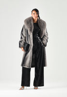 SIMONA CORSELLINI CAPPOTTO LUNGO IN PELLICCIA SINTETICA CON COLLO SCIALLATO Asfalto, grigio, donna. A26CPCPV0401 V0797 SIMONA CORSELLINI 