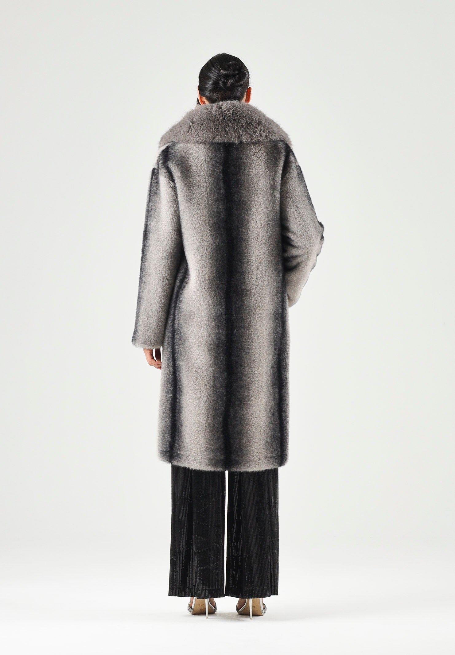 SIMONA CORSELLINI CAPPOTTO LUNGO IN PELLICCIA SINTETICA CON COLLO SCIALLATO Asfalto, grigio, donna. A26CPCPV0401 V0797 SIMONA CORSELLINI 