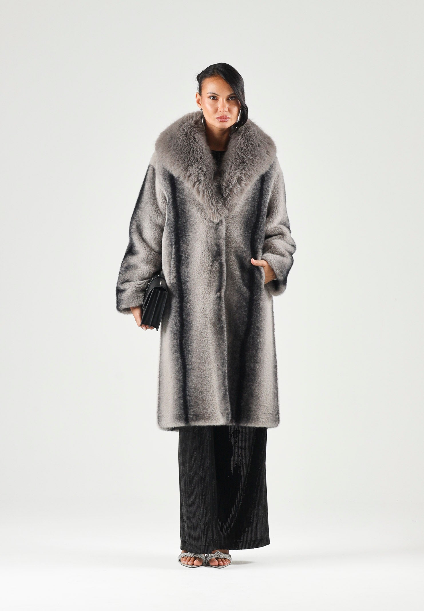 SIMONA CORSELLINI CAPPOTTO LUNGO IN PELLICCIA SINTETICA CON COLLO SCIALLATO Asfalto, grigio, donna. A26CPCPV0401 V0797 SIMONA CORSELLINI 