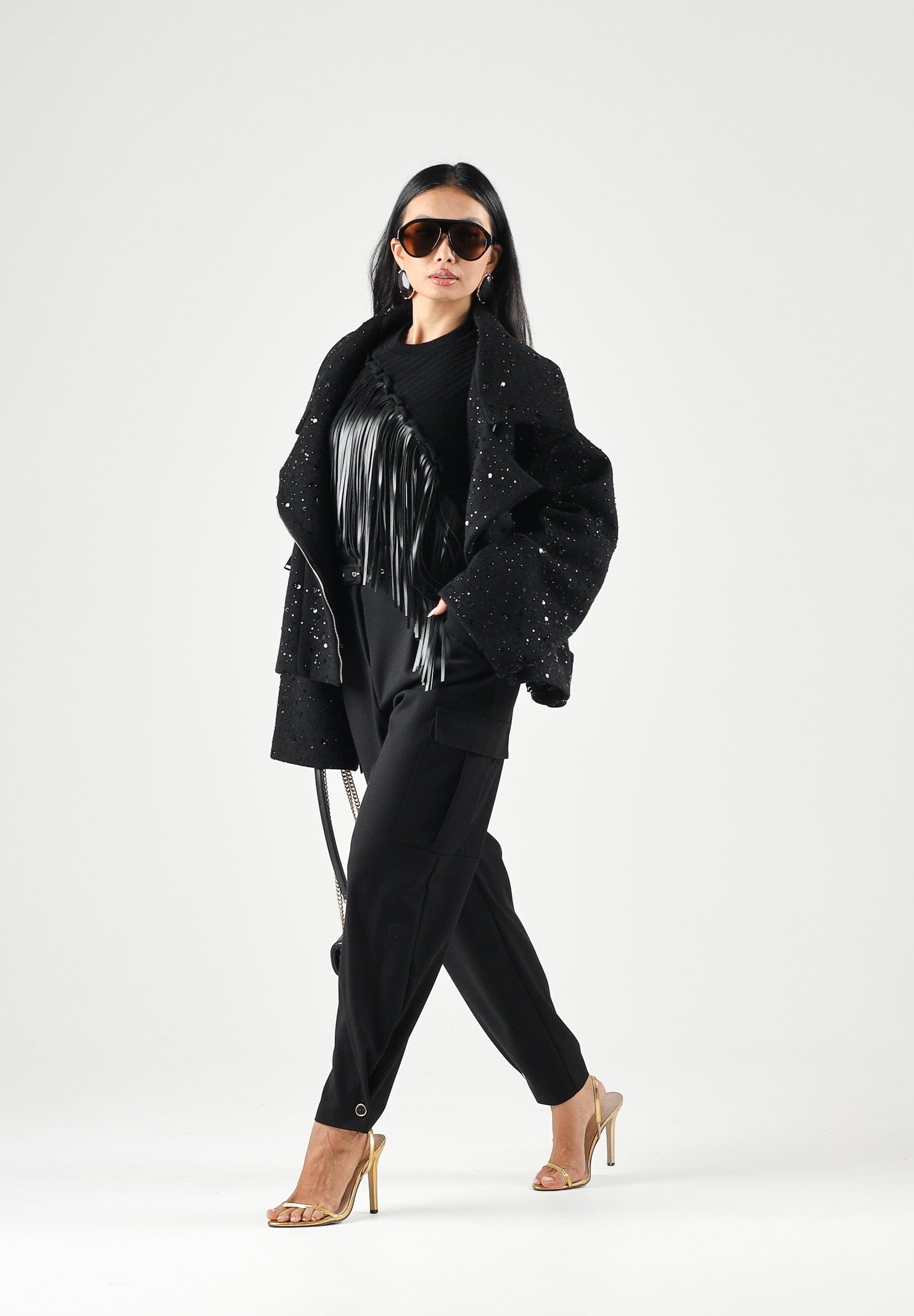 SIMONA CORSELLINI Pantaloni cargo barrel Nero neri da donna, con vita alta, linea morbida e affusolata, ampie tasche laterali applicate e cintura coordinata in vita. A26CPPAW0501 V003 SIMONA CORSELLINI 