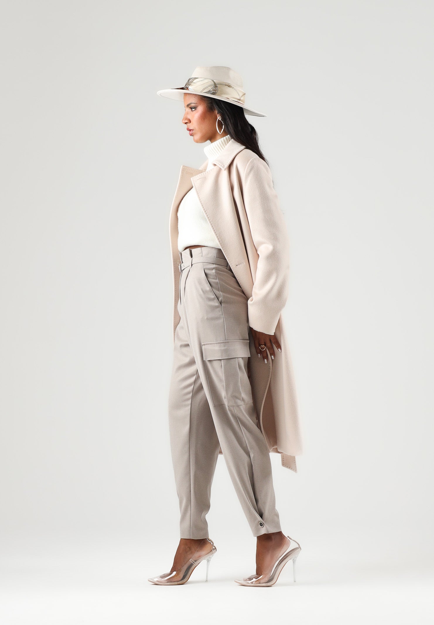 SIMONA CORSELLINI Pantalone beige per donna con gamba barrel e ampie tasche laterali. A26CPPAW0501 V0796 SIMONA CORSELLINI 