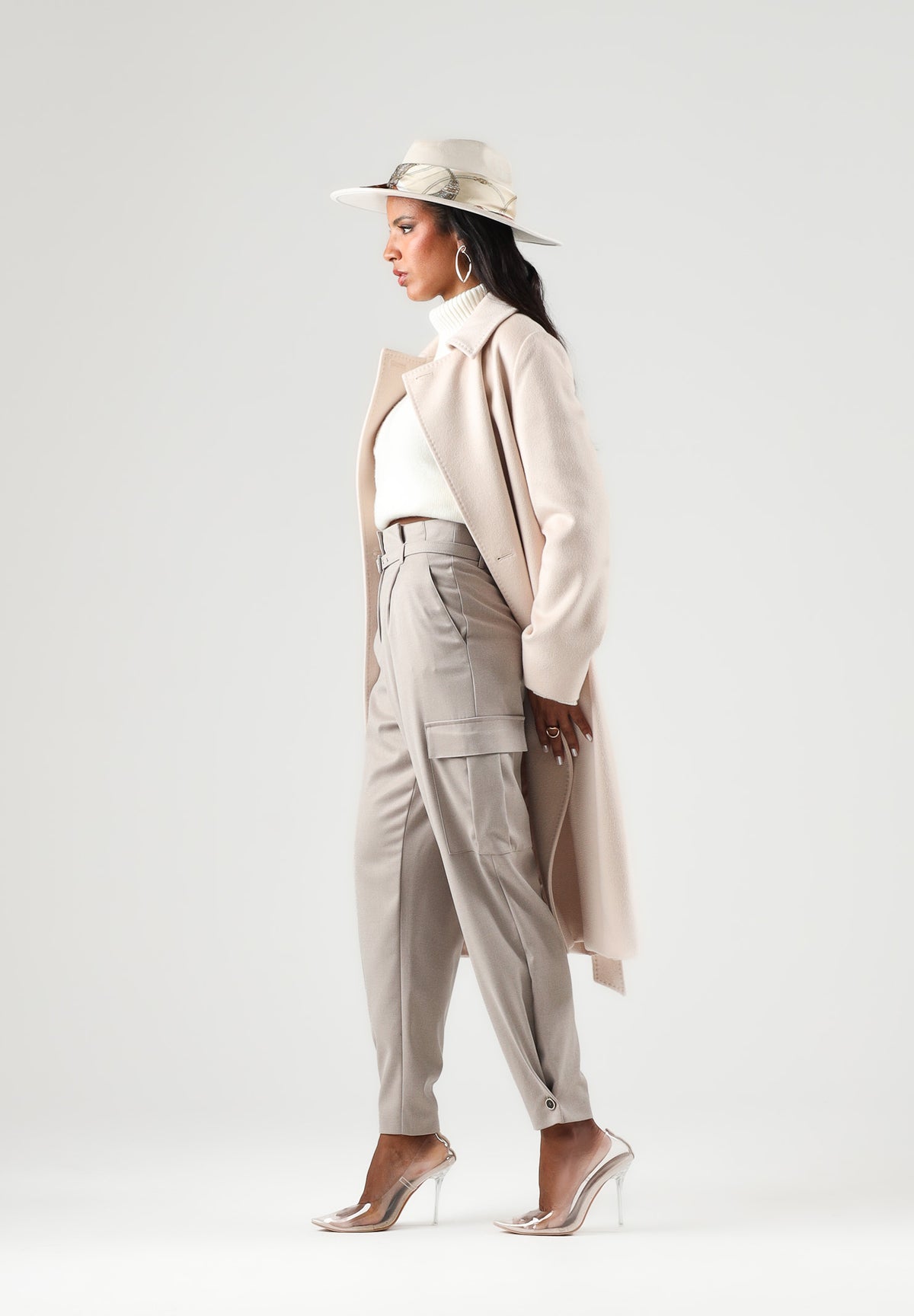 SIMONA CORSELLINI Pantalone beige per donna con gamba barrel e ampie tasche laterali. A26CPPAW0501 V0796 SIMONA CORSELLINI 