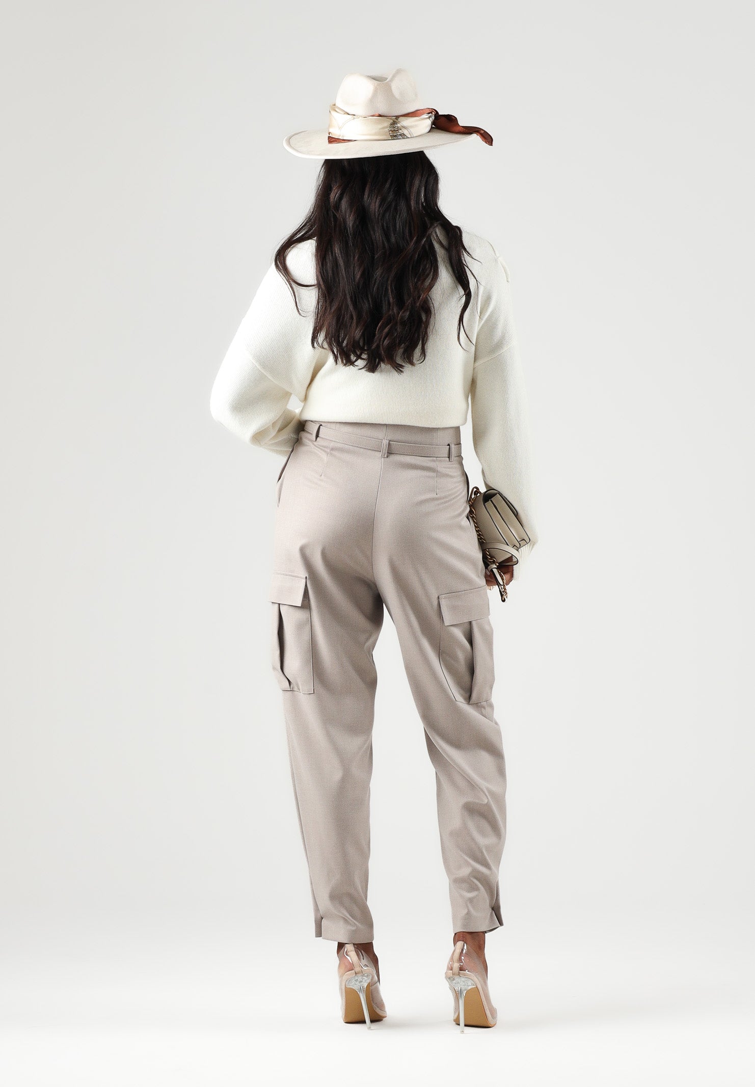 SIMONA CORSELLINI Pantalone beige per donna con gamba barrel e ampie tasche laterali. A26CPPAW0501 V0796 SIMONA CORSELLINI 