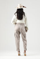 SIMONA CORSELLINI Pantalone beige per donna con gamba barrel e ampie tasche laterali. A26CPPAW0501 V0796 SIMONA CORSELLINI 