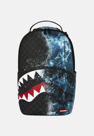 SPRAYGROUND Zaino SHARK SPLIT WAVE nero per uomo, donna e bambino con iconica grafica squalo e fantasia scacchiera 910B7621NSZ . SPRAYGROUND 