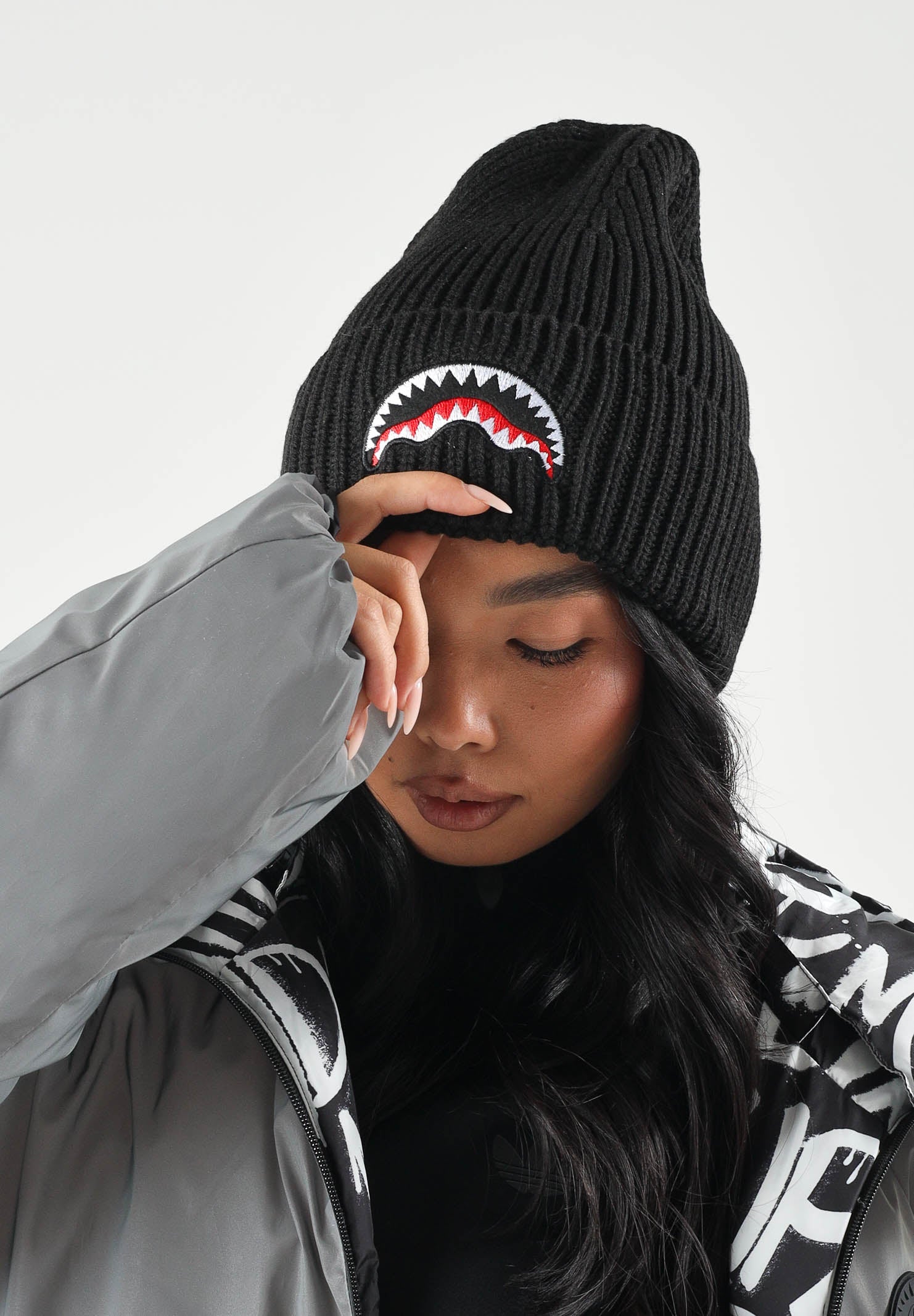 SPRAYGROUND Cappello SHARK nero per uomo e donna con logo iconico. SP15052 . SPRAYGROUND 