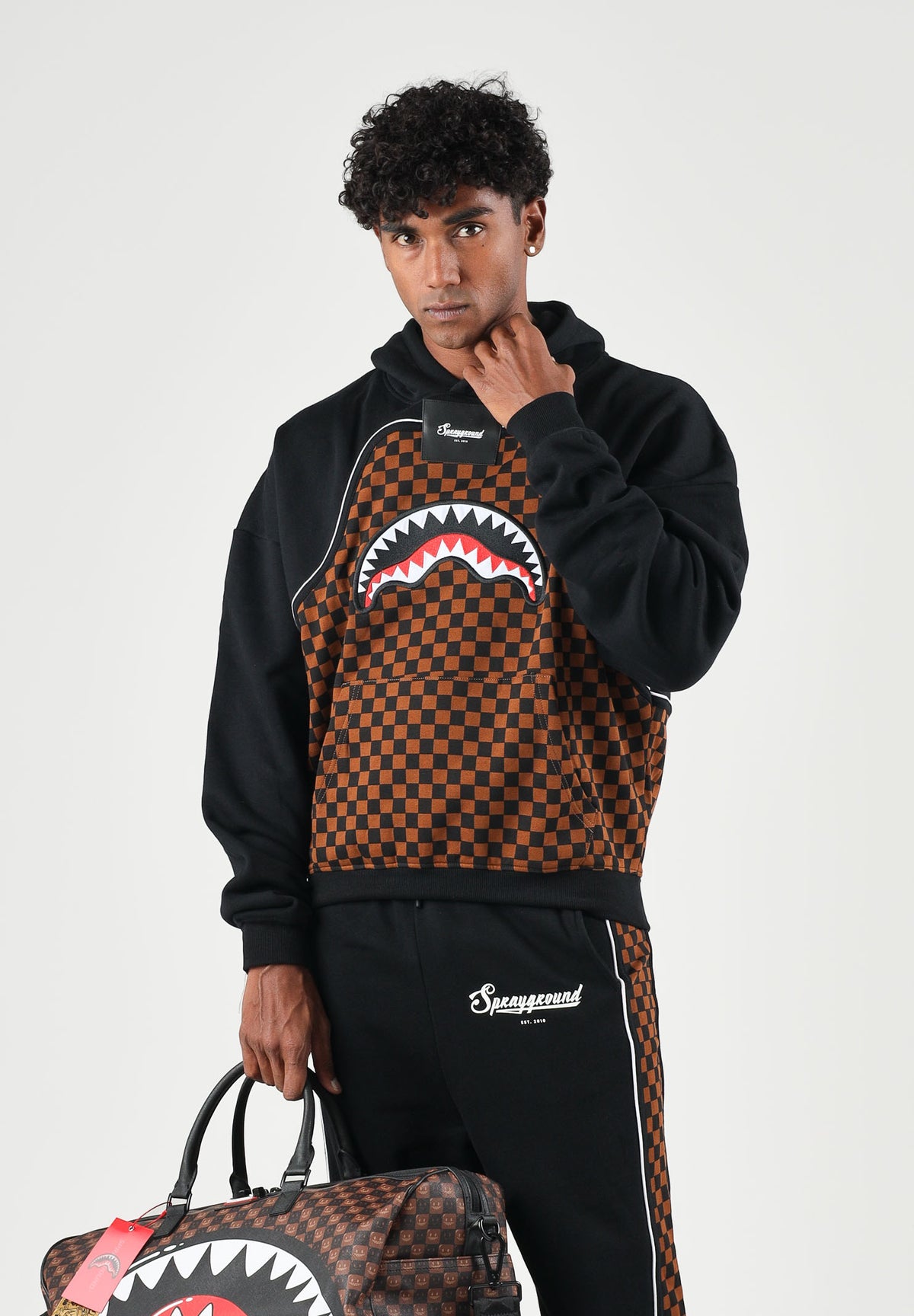 SPRAYGROUND Felpa con cappuccio nera con dettagli marroni per uomo e donna SP933G . SPRAYGROUND 