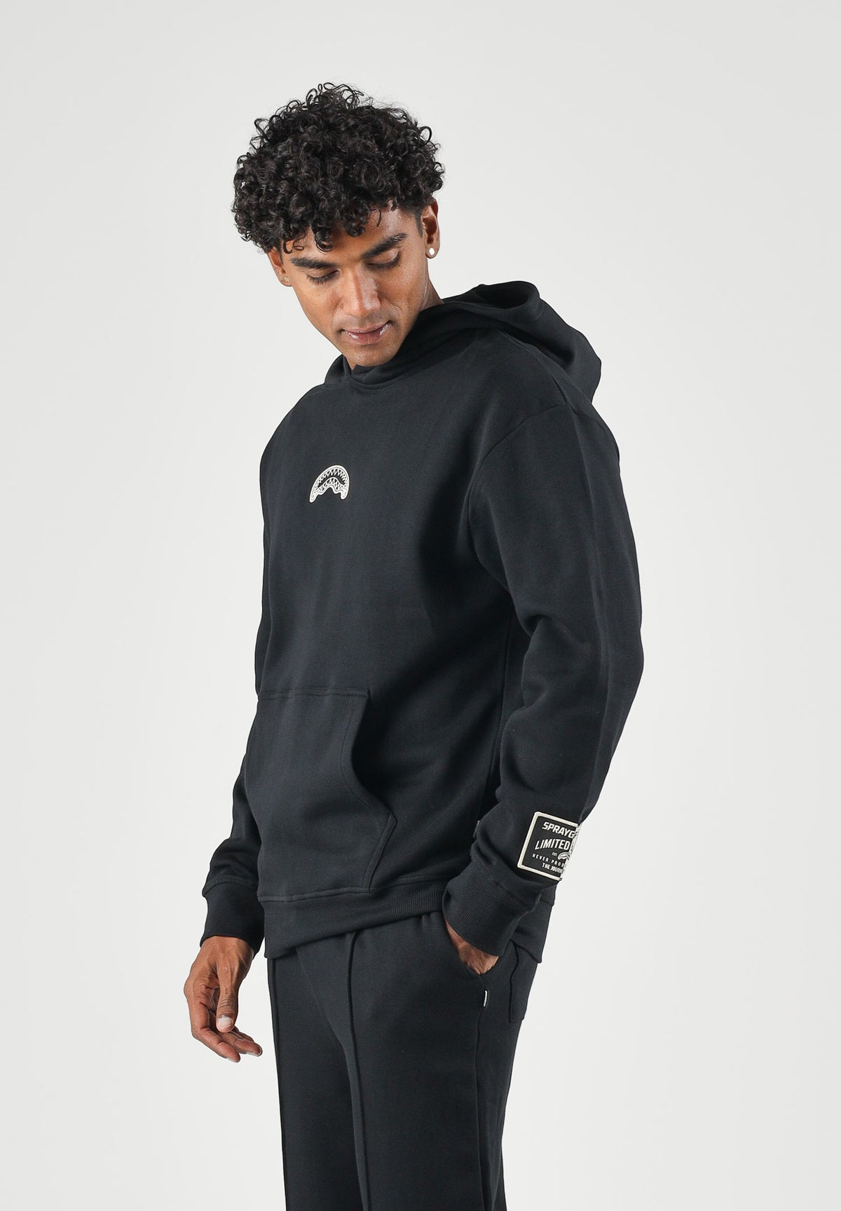 SPRAYGROUND Felpa con cappuccio nero per uomo e donna con minimalista dettaglio grafico sul petto. SP965BLK . SPRAYGROUND 