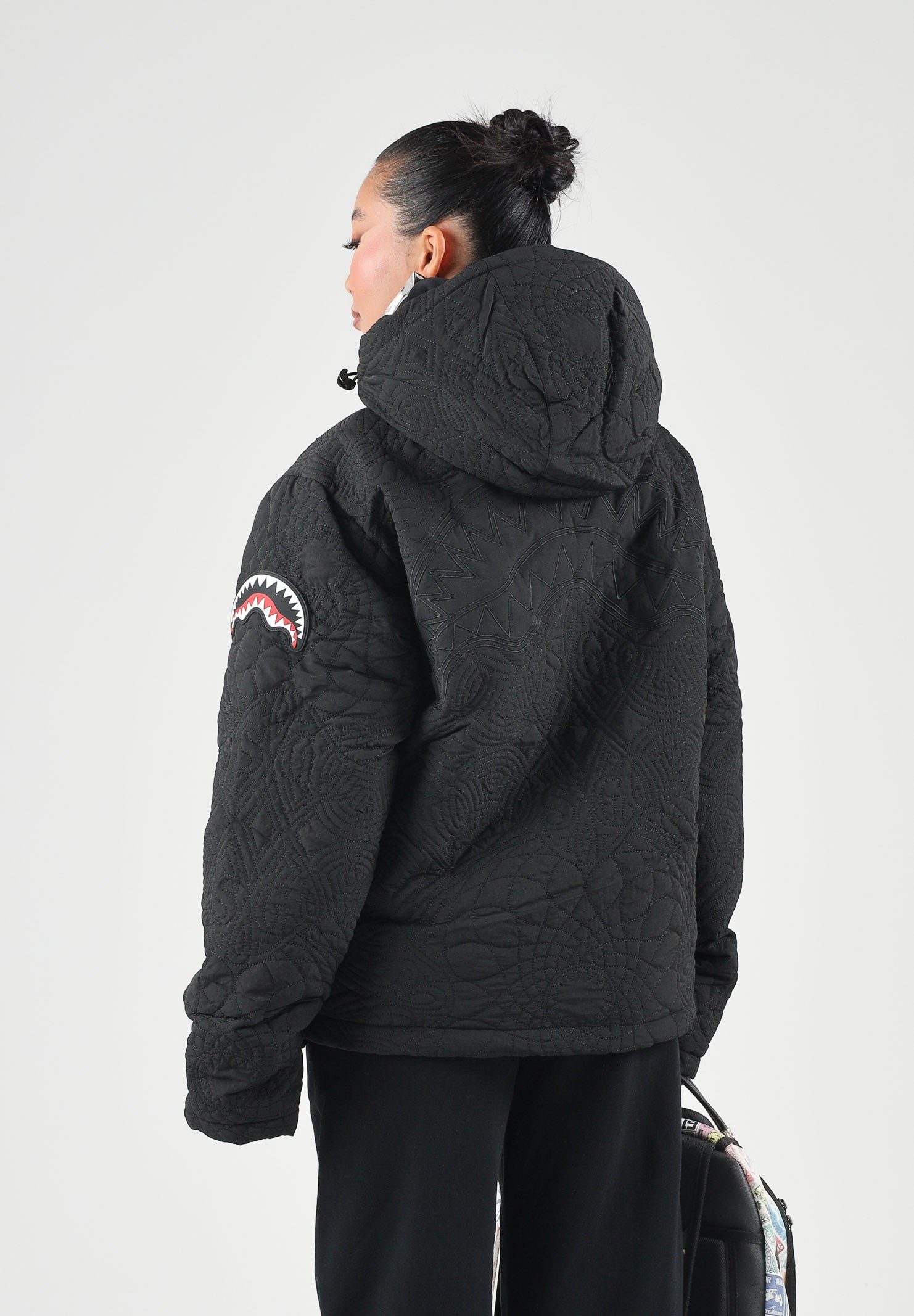 SPRAYGROUND Giubbotto MONOGRAM PUFFER JACKET nero per uomo e donna SP983 . SPRAYGROUND 