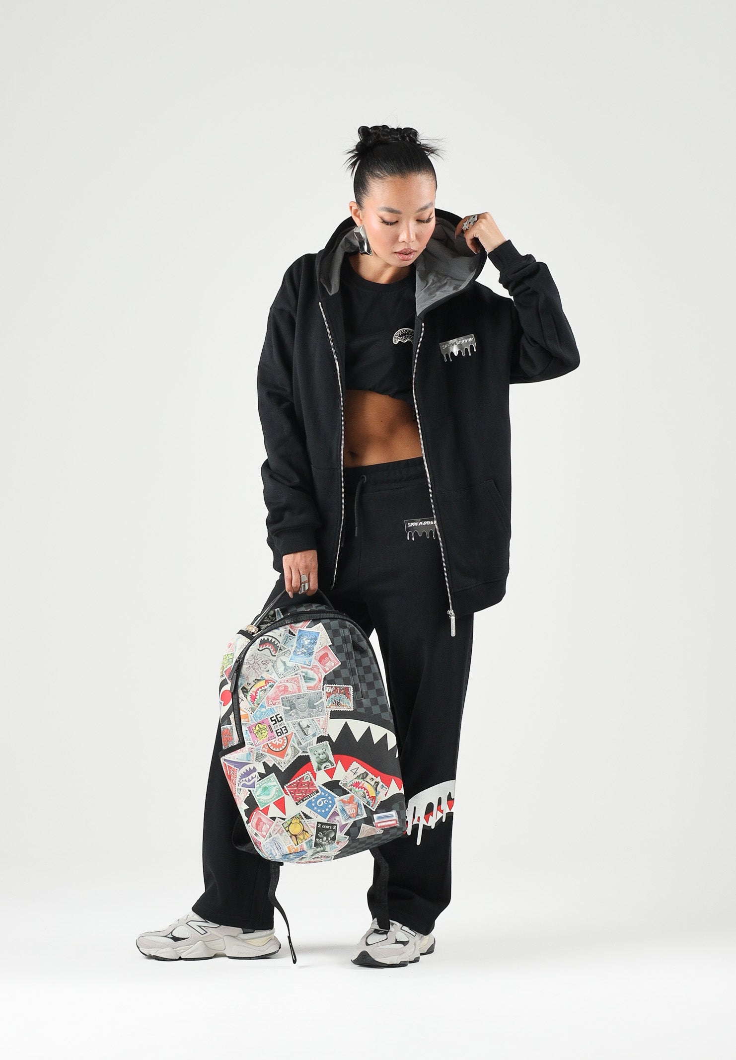 SPRAYGROUND Felpa con zip nera per uomo e donna con cappuccio e tasche laterali. SP997GBLK . SPRAYGROUND 