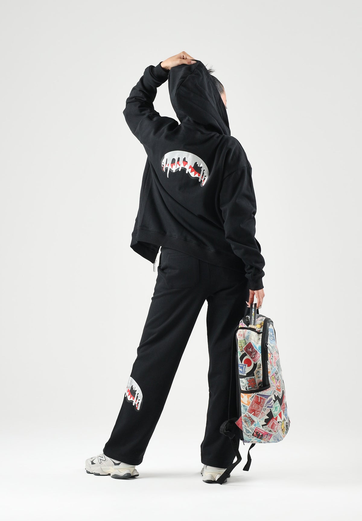 SPRAYGROUND Felpa con zip nera per uomo e donna con cappuccio e tasche laterali. SP997GBLK . SPRAYGROUND 
