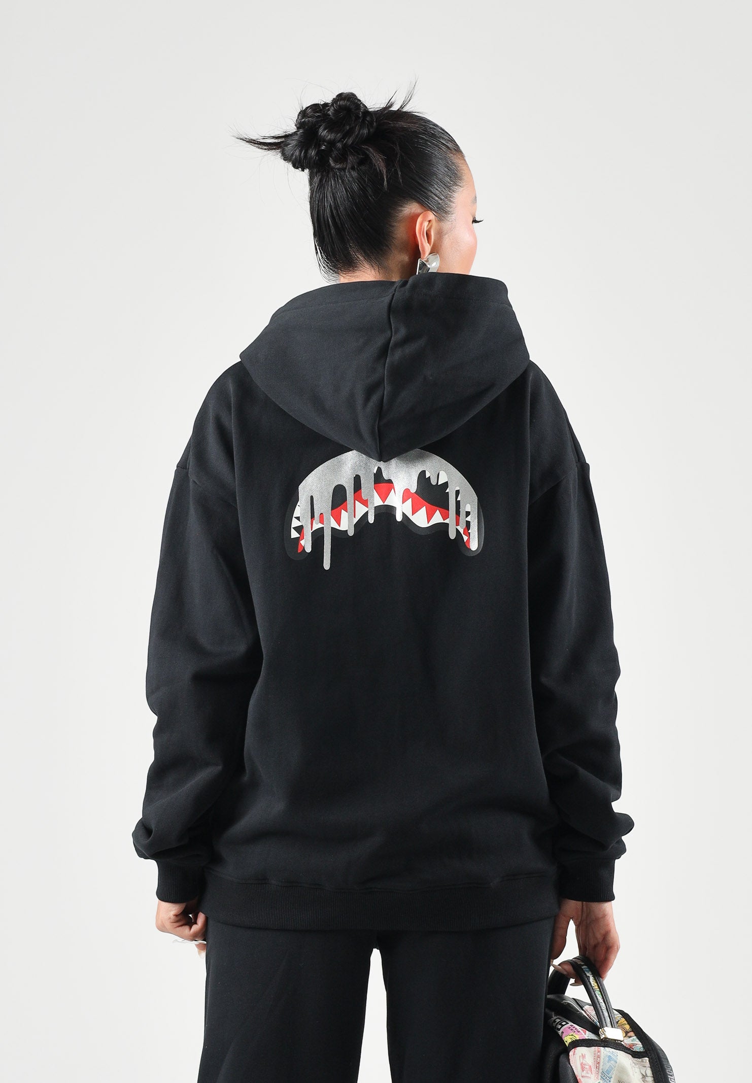 SPRAYGROUND Felpa con zip nera per uomo e donna con cappuccio e tasche laterali. SP997GBLK . SPRAYGROUND 