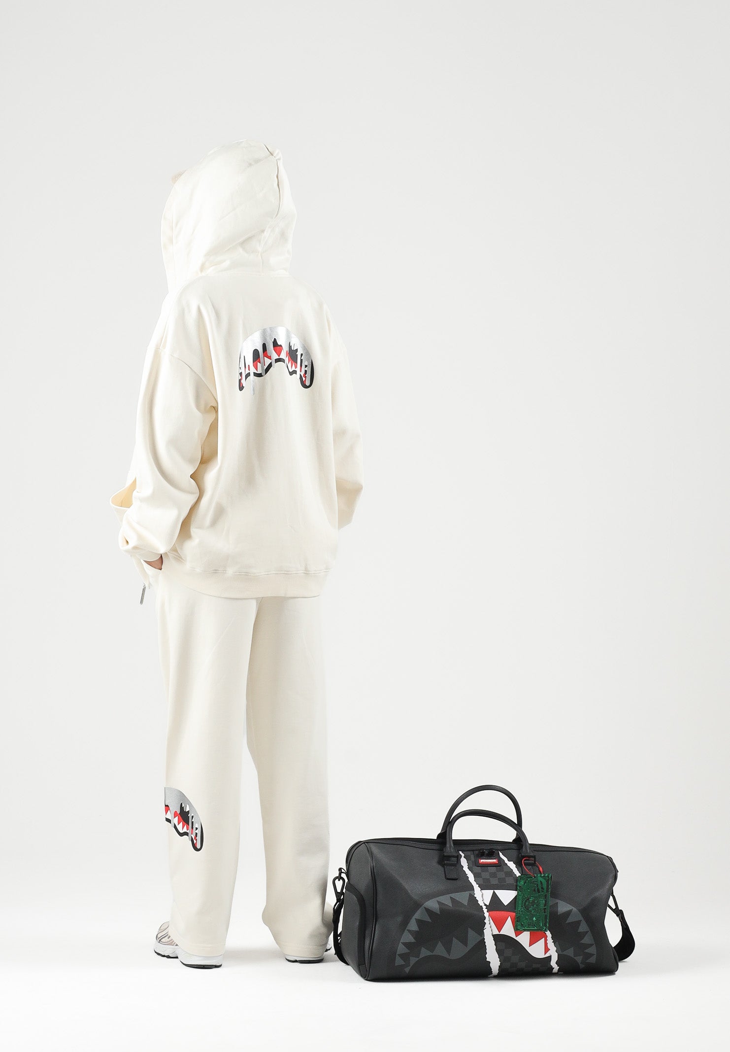 SPRAYGROUND Felpa con zip panna  per uomo e donna con cappuccio e tasche laterali. SP997GIVO . SPRAYGROUND 