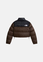 THE NORTH FACE Piumino NUPTSE SHORT JACKET Dark Chestnut-TNF Black marrone castagna scuro e nero da donna, con imbottitura in vera piuma d'oca, collo alto, chiusura con zip e fondo regolabile. NF0A5GGERM11 . THE NORTH FACE 